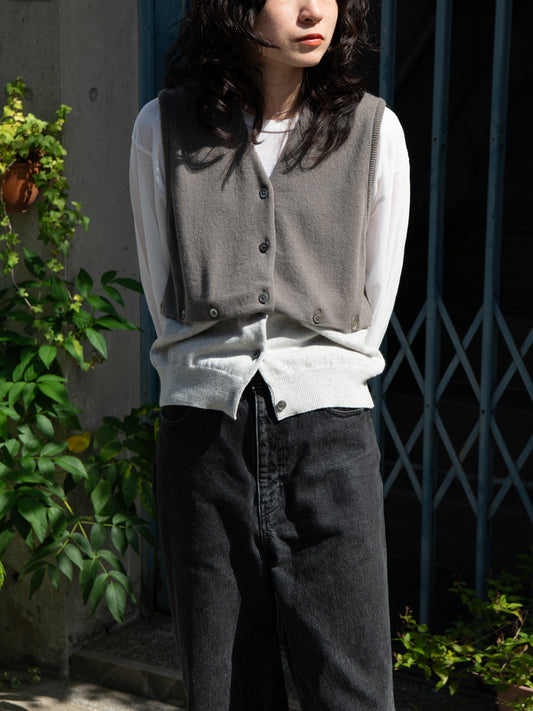KAYLE "DETACHABLE V KNIT VEST(TAUPE × L.GRAY)"