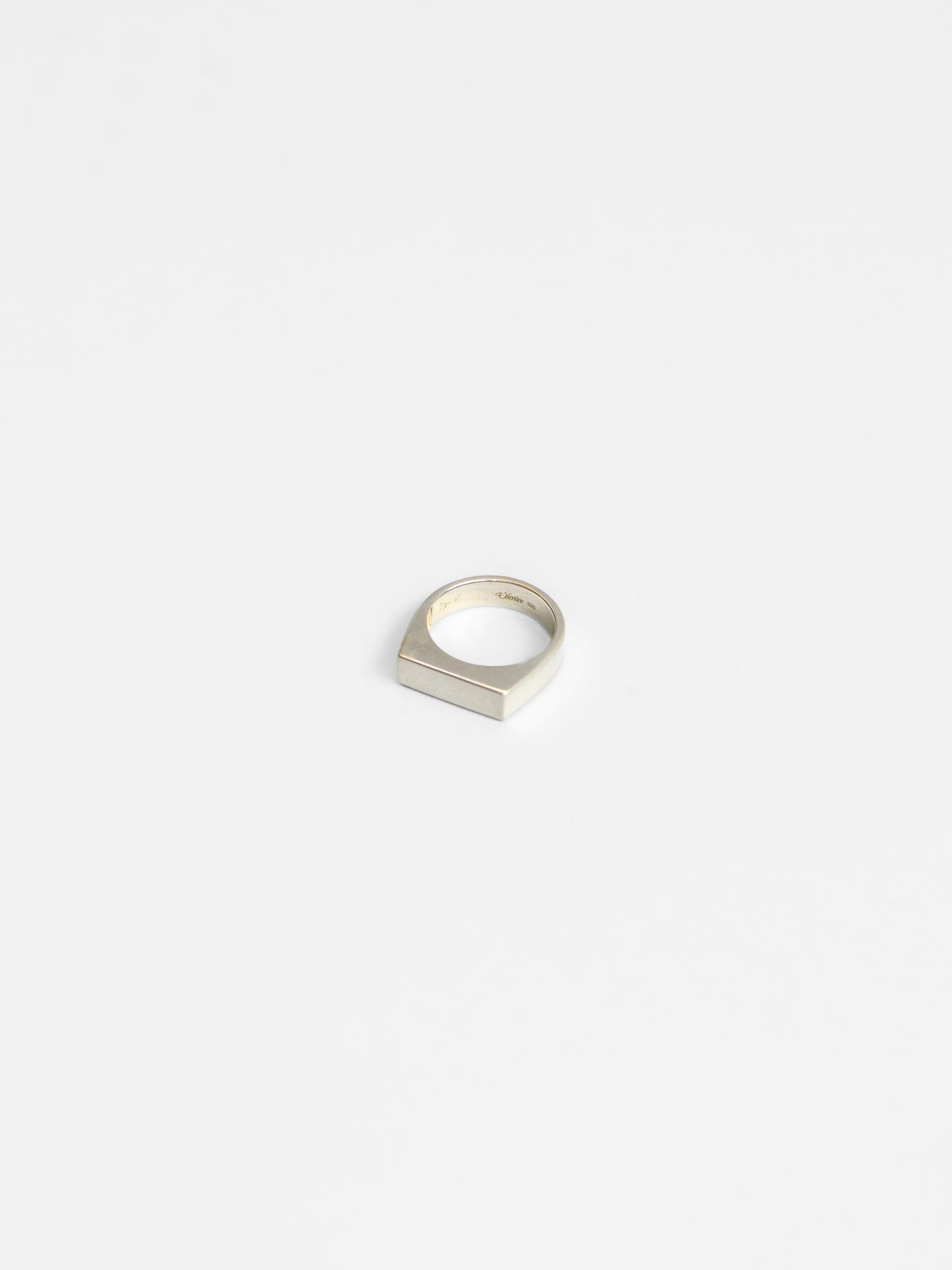 Valentine "Signet Ring-land"