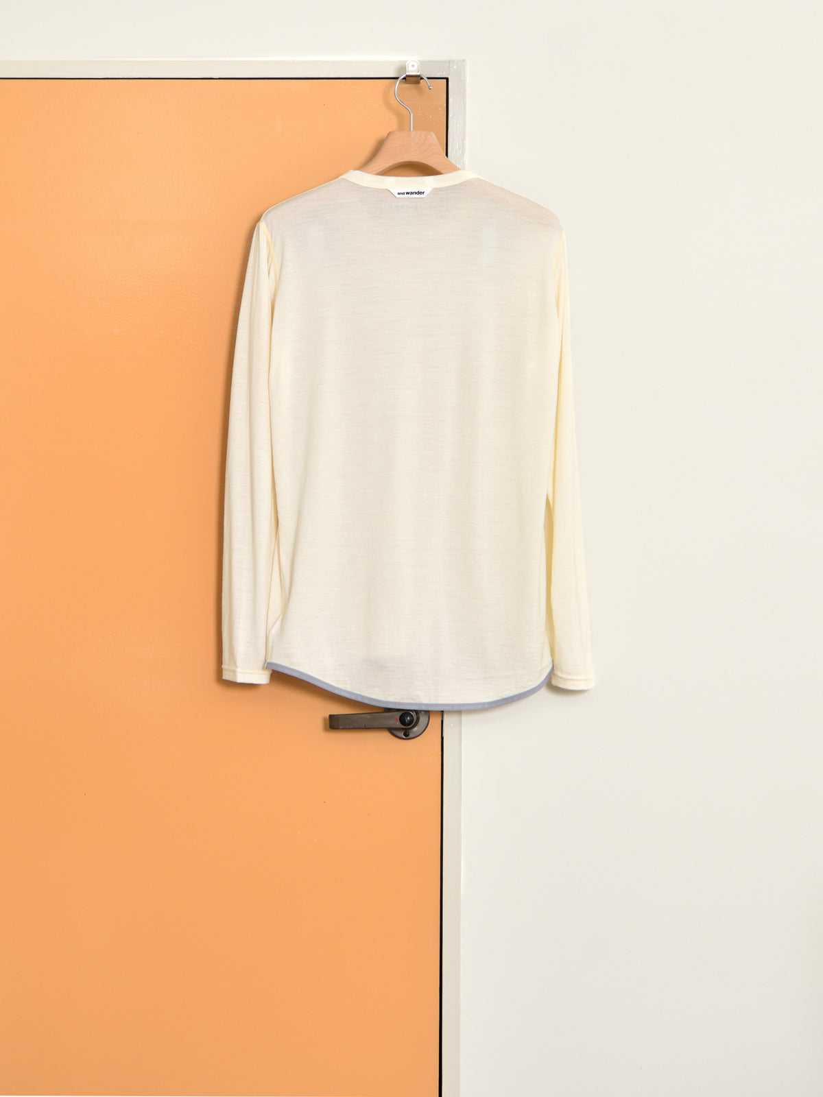 and wander アンドワンダー merino base LS T 574-6964026 メリノウール アウトドア 快適 オフホワイト offwhite 日本 名古屋 セレクトショップ THIRD PLACE サードプレイス 名古屋 愛知県 東海 セレクトショップ THIRD PLACE サードプレイス