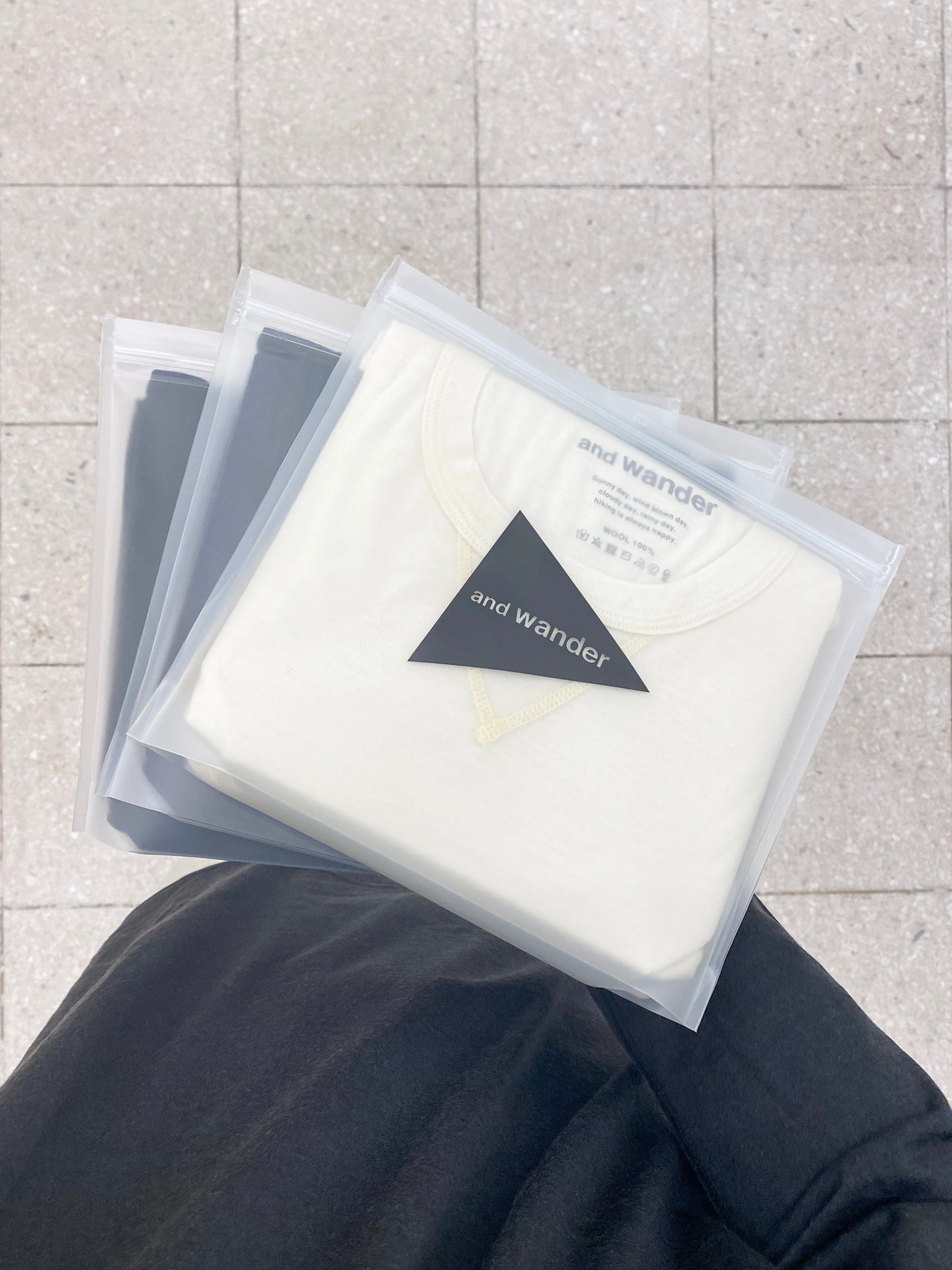 and wander アンドワンダー merino base LS T 574-6964026 メリノウール アウトドア 快適 オフホワイト offwhite 日本 名古屋 セレクトショップ THIRD PLACE サードプレイス 名古屋 愛知県 東海 セレクトショップ THIRD PLACE サードプレイス