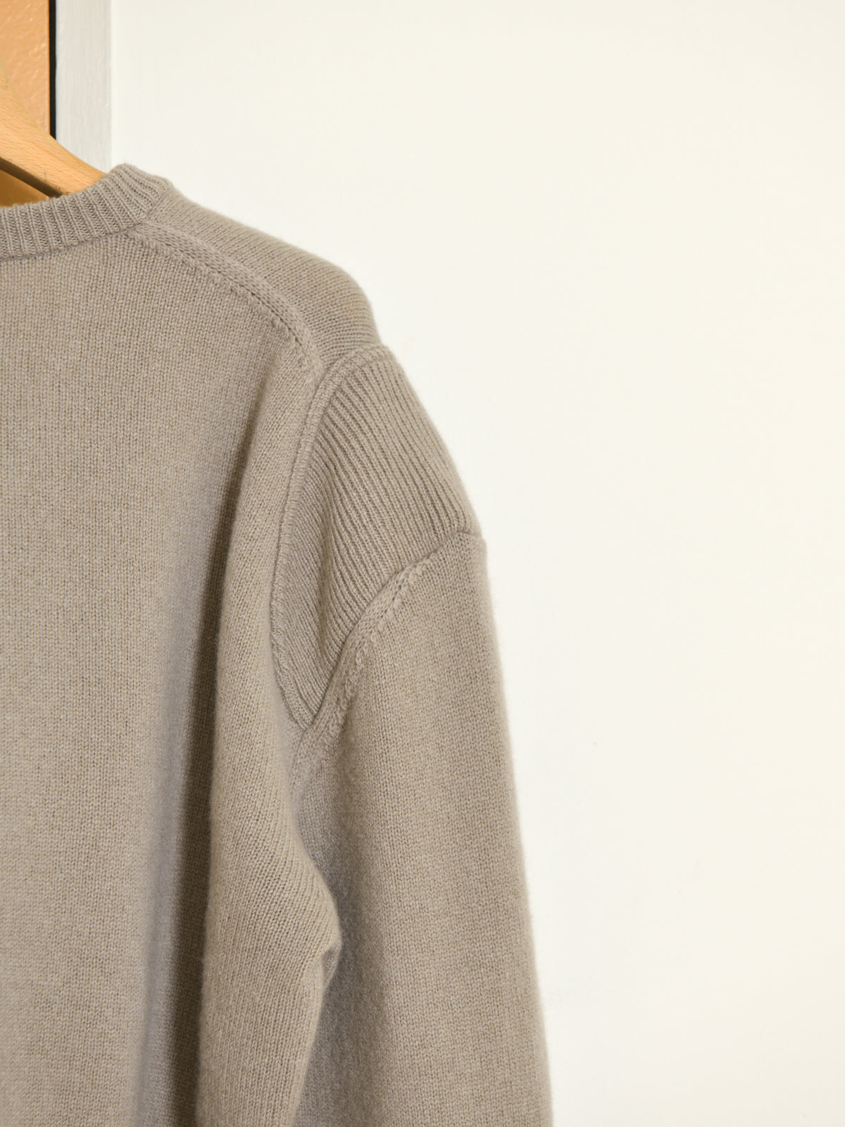 KAYLE ケイル PATCH PANEL V-NECK KNIT TAUPE K-2101 トープ ニット メリノウール ウール レディース 26FW 日本取り扱い 名古屋 丸の内 セレクトショップ THIRD PLACE サードプレイス