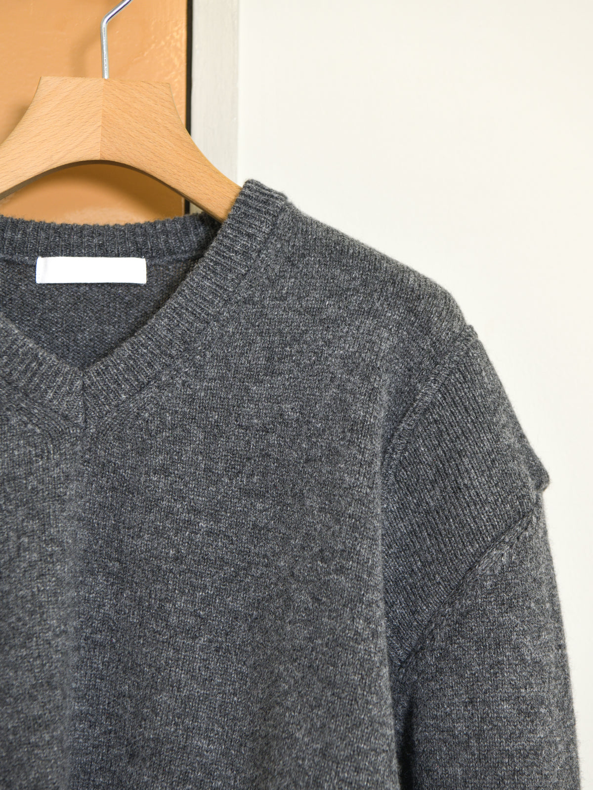 KAYLE ケイル PATCH PANEL V-NECK KNIT CHARCOAL K-2101 チャコール ニット メリノウール ウール レディース 26FW 日本取り扱い 名古屋 丸の内 セレクトショップ THIRD PLACE サードプレイス