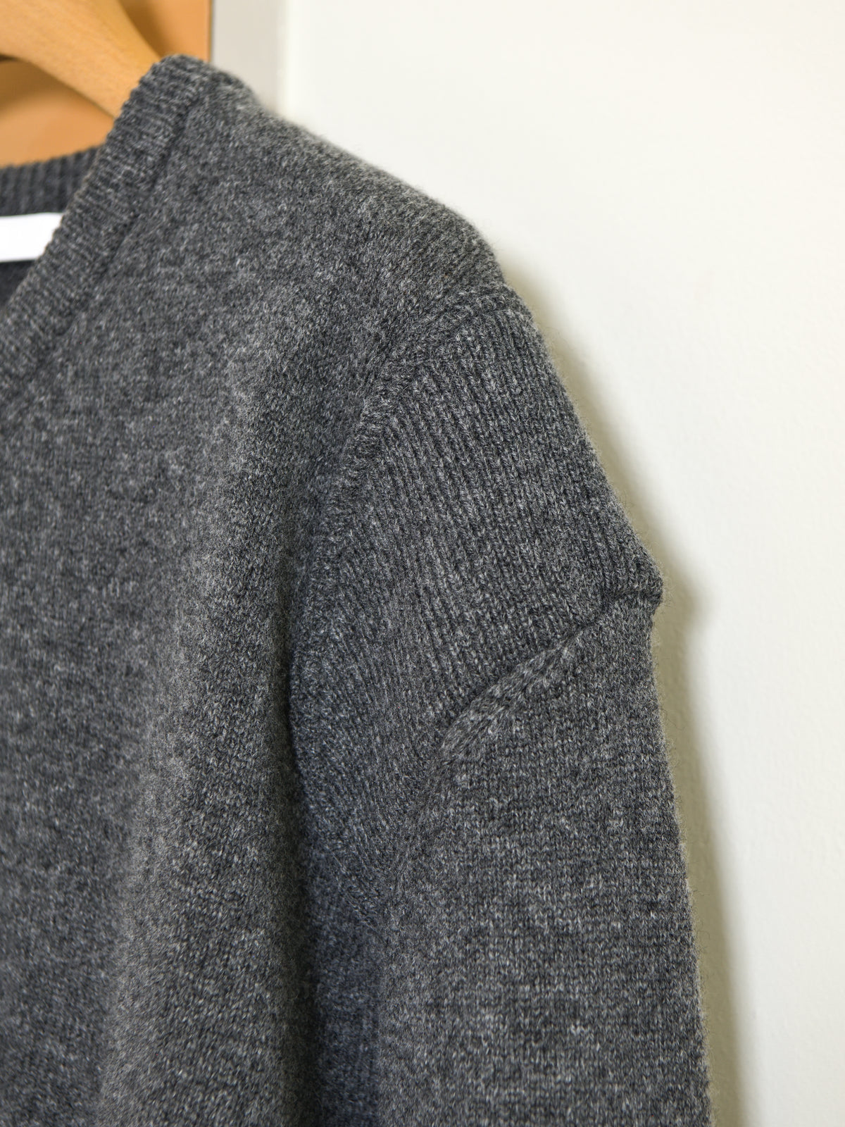 KAYLE ケイル PATCH PANEL V-NECK KNIT CHARCOAL K-2101 チャコール ニット メリノウール ウール レディース 26FW 日本取り扱い 名古屋 丸の内 セレクトショップ THIRD PLACE サードプレイス