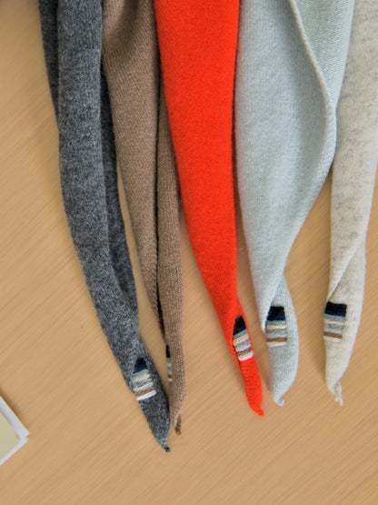 extreme cashmere エクストリームカシミヤ bandana n.35  GLASS ガラス 青 TOMATO トマト 朱色 CHAI チャイ 茶色 MINERAL ミネラル FELT フェルト チャコール カシミヤ コットン ユニセックス オランダ 26AW 日本取り扱い 名古屋 丸の内 セレクトショップ THIRD PLACE サードプレイス