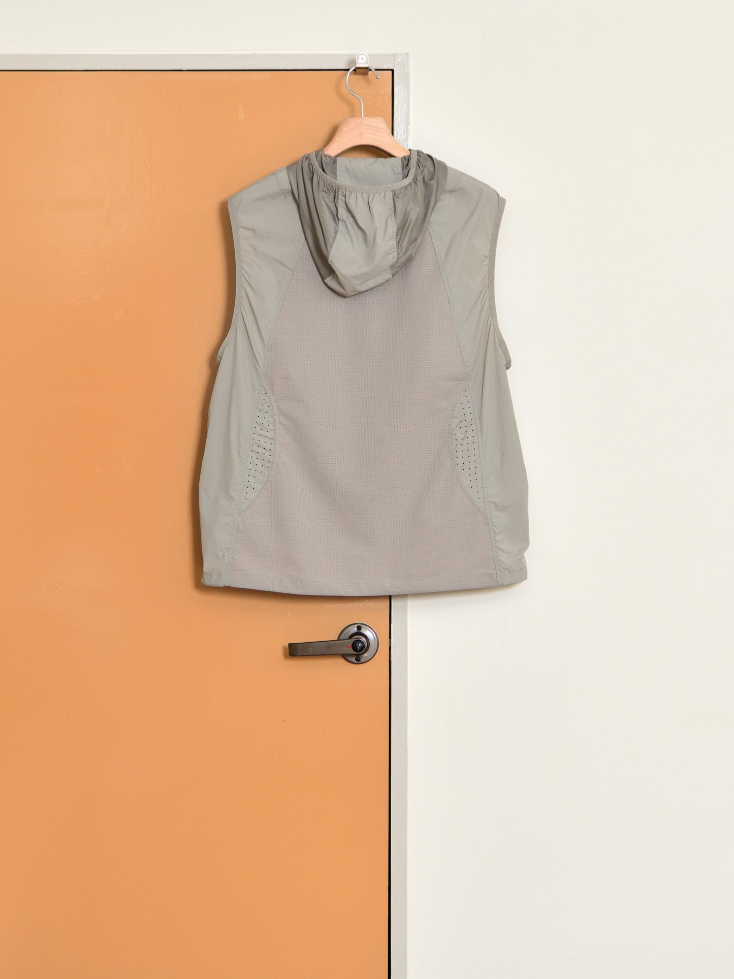 HIKING PATROL ハイキングパトロール SS26008 ORBIT LT TECHNICAL VEST  サンド ベージュ ナイロンベスト 北欧 ノルウェー アウトドア 都会 26SS 愛知県 名古屋 丸の内 セレクトショップ THIRD PLACE サードプレイス