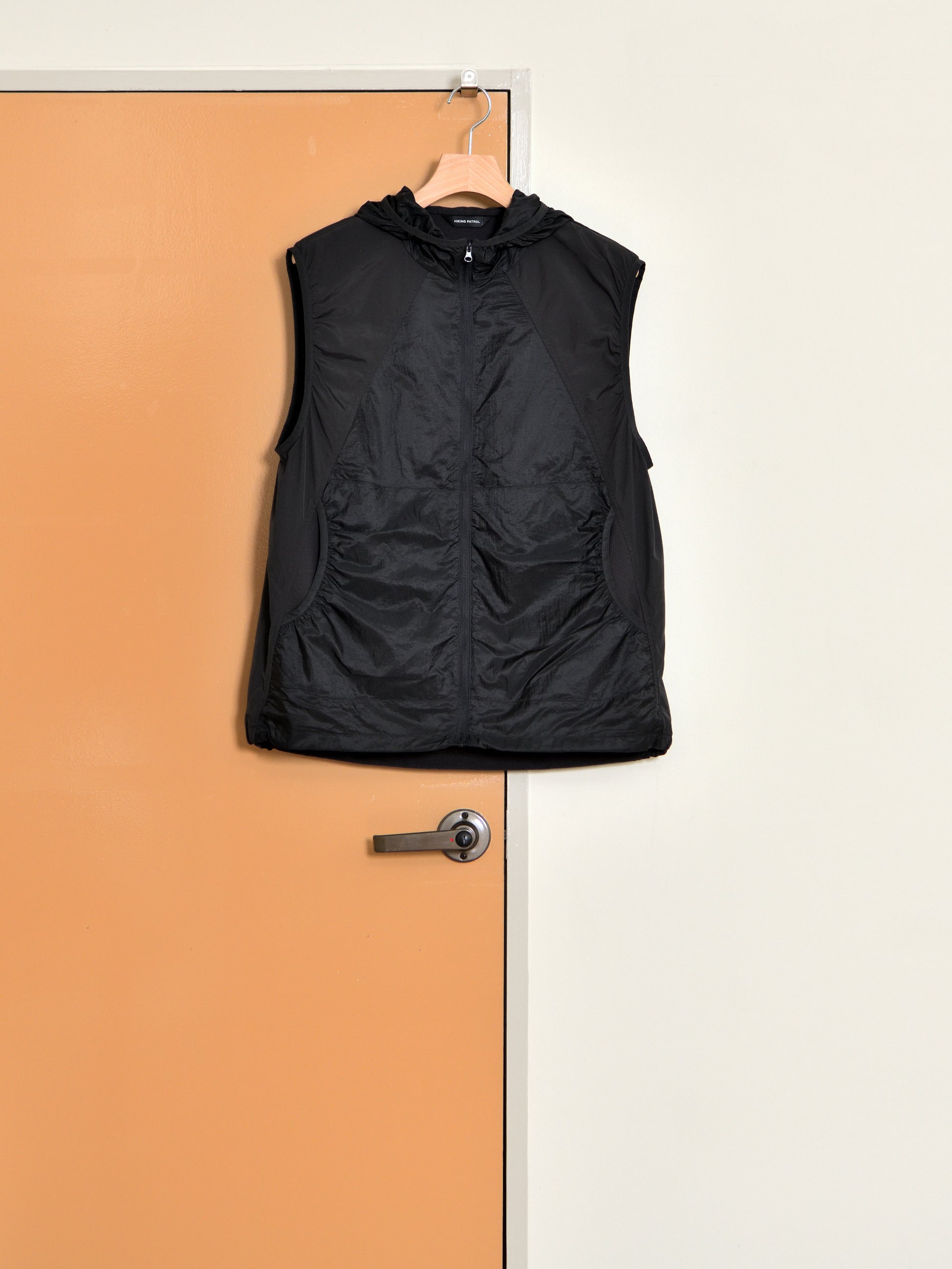 HIKING PATROL ハイキングパトロール SS26008 ORBIT LT TECHNICAL VEST  チャコール ブラック ナイロンベスト 北欧 ノルウェー アウトドア 都会 26SS 愛知県 名古屋 丸の内 セレクトショップ THIRD PLACE サードプレイス