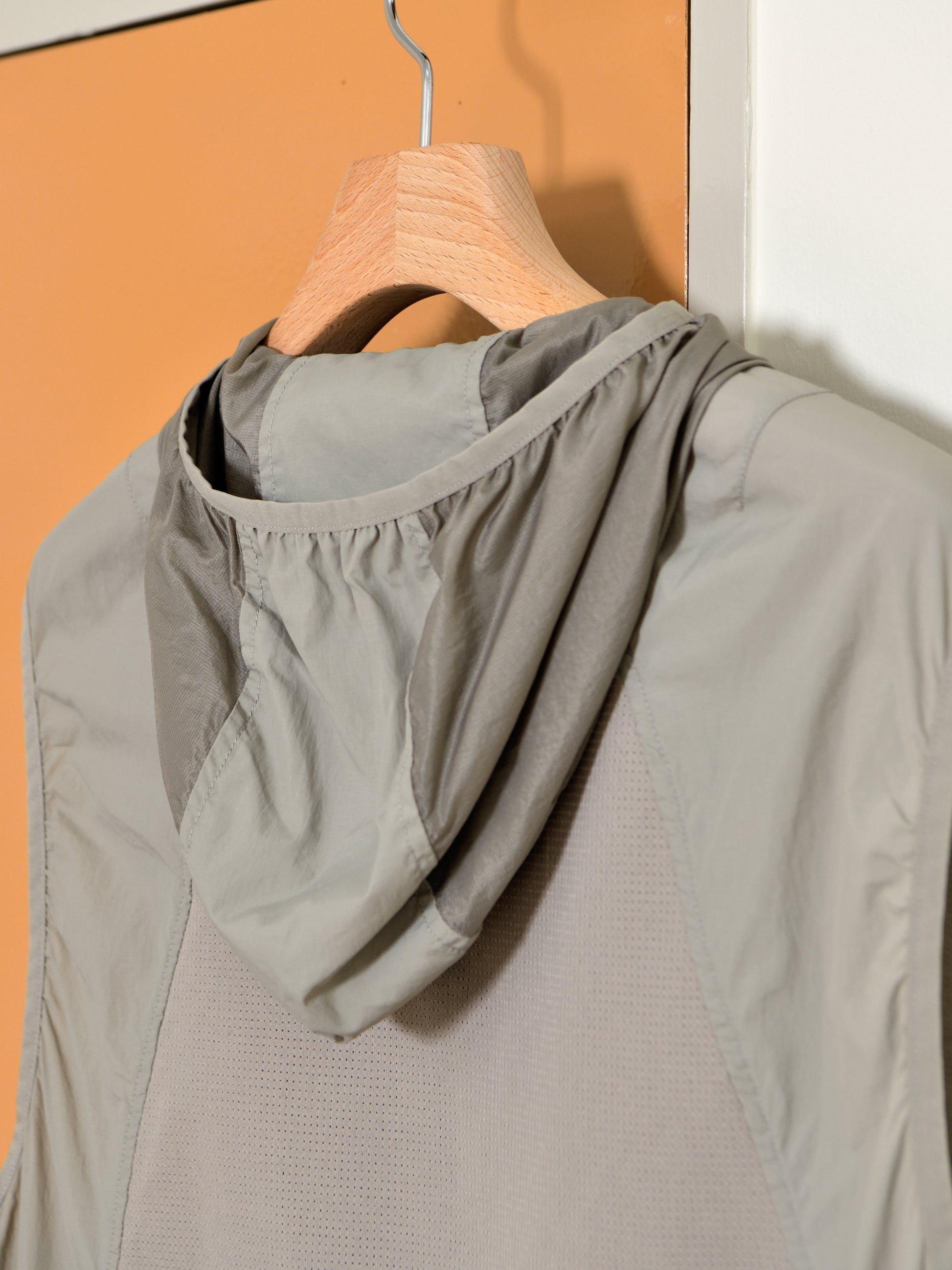 HIKING PATROL ハイキングパトロール SS26008 ORBIT LT TECHNICAL VEST  サンド ベージュ ナイロンベスト 北欧 ノルウェー アウトドア 都会 26SS 愛知県 名古屋 丸の内 セレクトショップ THIRD PLACE サードプレイス