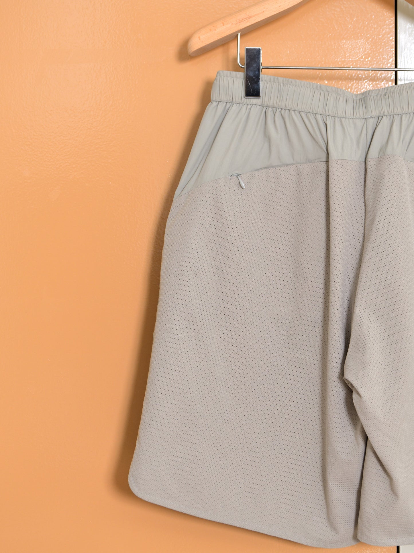 HIKING PATROL ハイキングパトロール SS26205 ORBIT LT TECHNICAL SHORTS  サンド ベージュ ナイロンショーツ 北欧 ノルウェー アウトドア 都会 26SS 愛知県 名古屋 丸の内 セレクトショップ THIRD PLACE サードプレイス