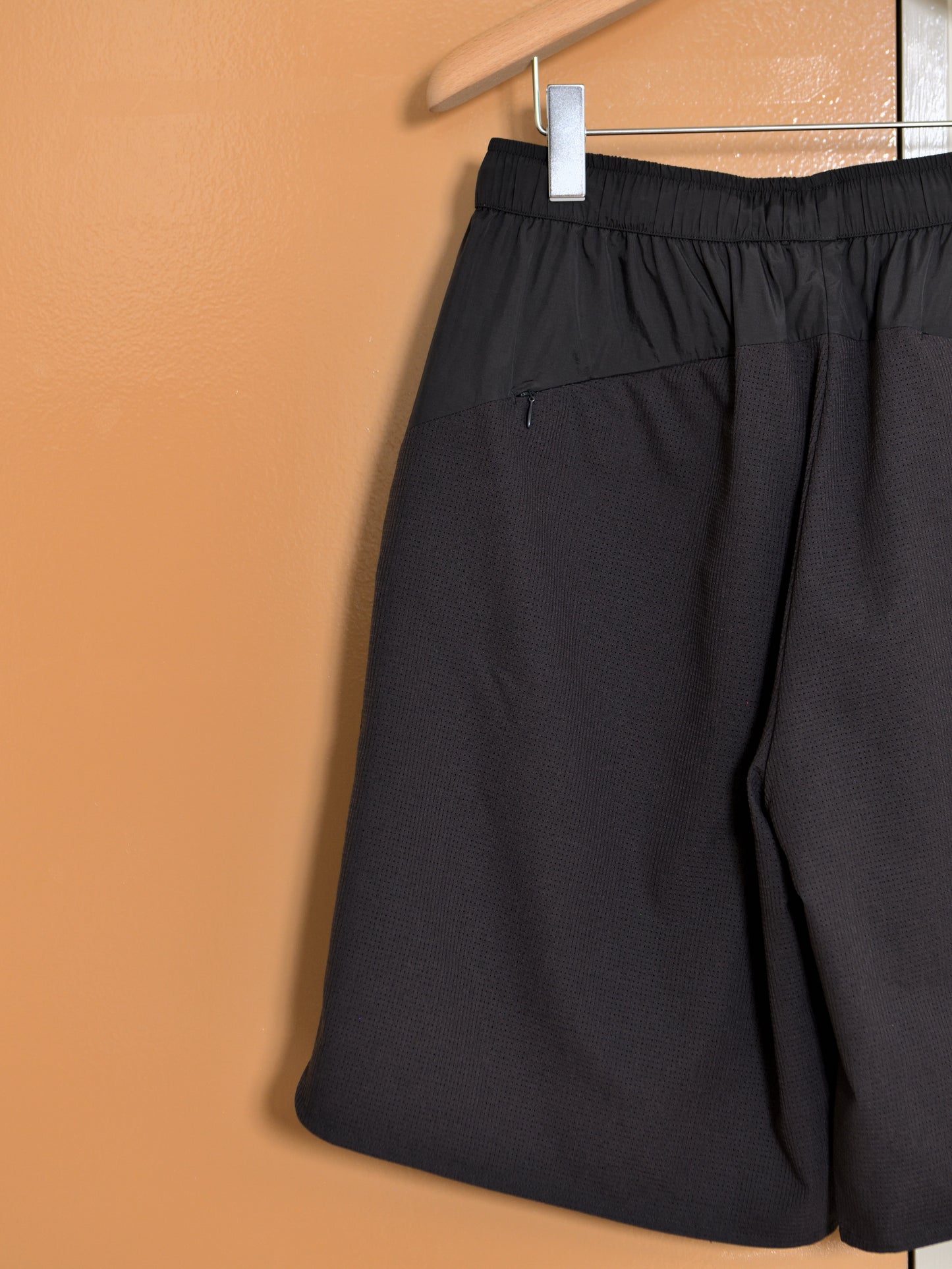 HIKING PATROL ハイキングパトロール SS26205 ORBIT LT TECHNICAL SHORTS  チャコール ブラック ナイロンショーツ 北欧 ノルウェー アウトドア 都会 26SS 愛知県 名古屋 丸の内 セレクトショップ THIRD PLACE サードプレイス