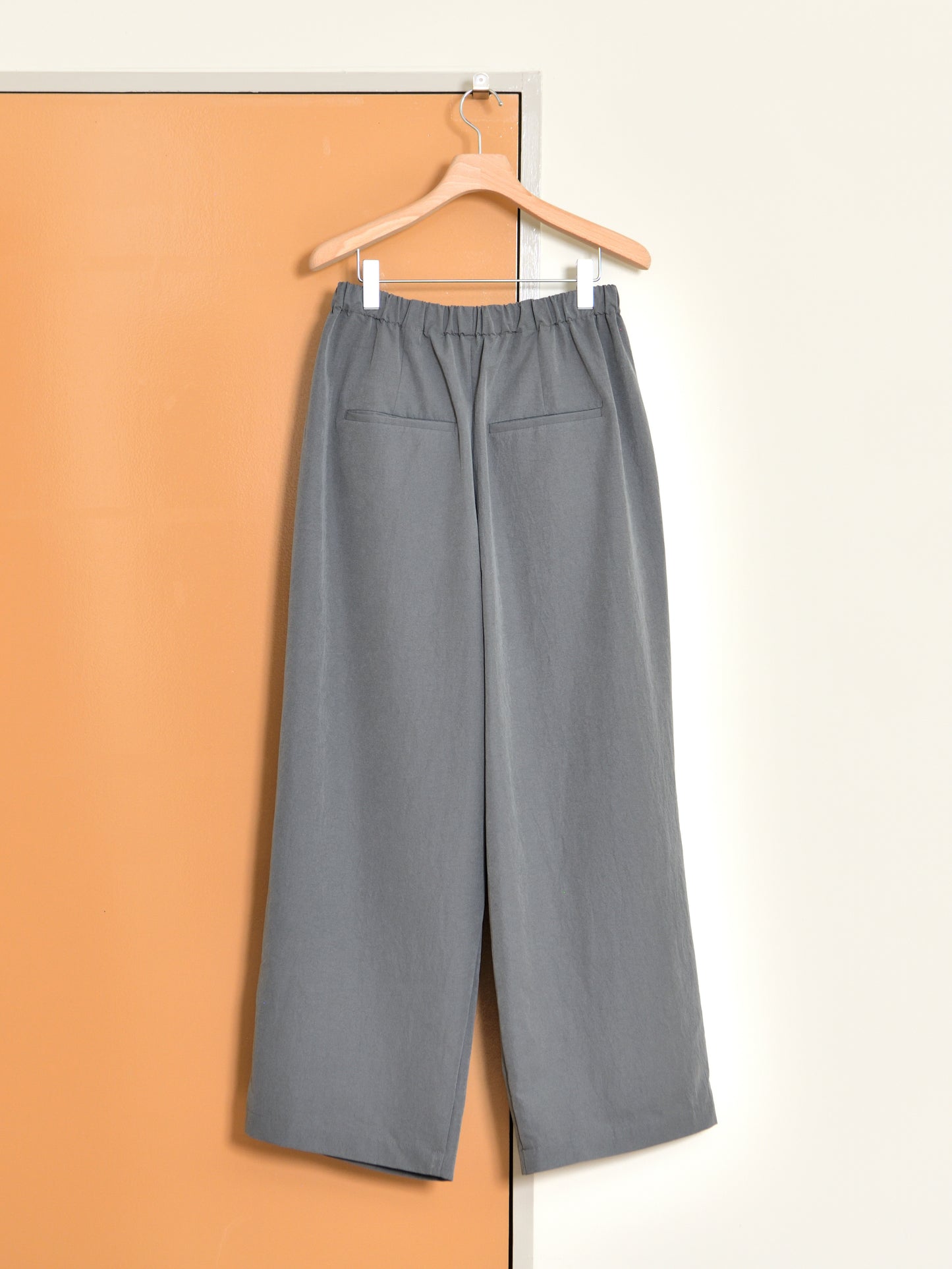 Antwort アントワート SMOOTH TAFTA DRAPE TUCK PANTS ANT-PT002 ポリエステル 通年 GRAY グレー BLACK ブラック 26AW 愛知県 名古屋 丸の内 セレクトショップ THIRD PLACE サードプレイス