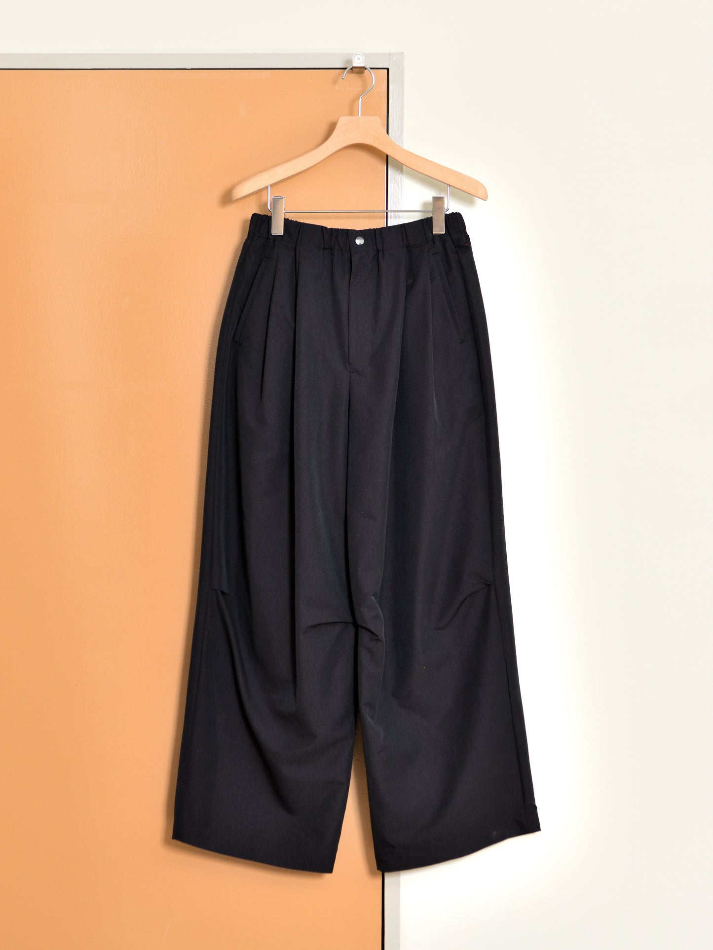 Antwort アントワート SMOOTH TAFTA DRAPE TUCK PANTS ANT-PT002 ポリエステル 通年 GRAY グレー BLACK ブラック 26AW 愛知県 名古屋 丸の内 セレクトショップ THIRD PLACE サードプレイス