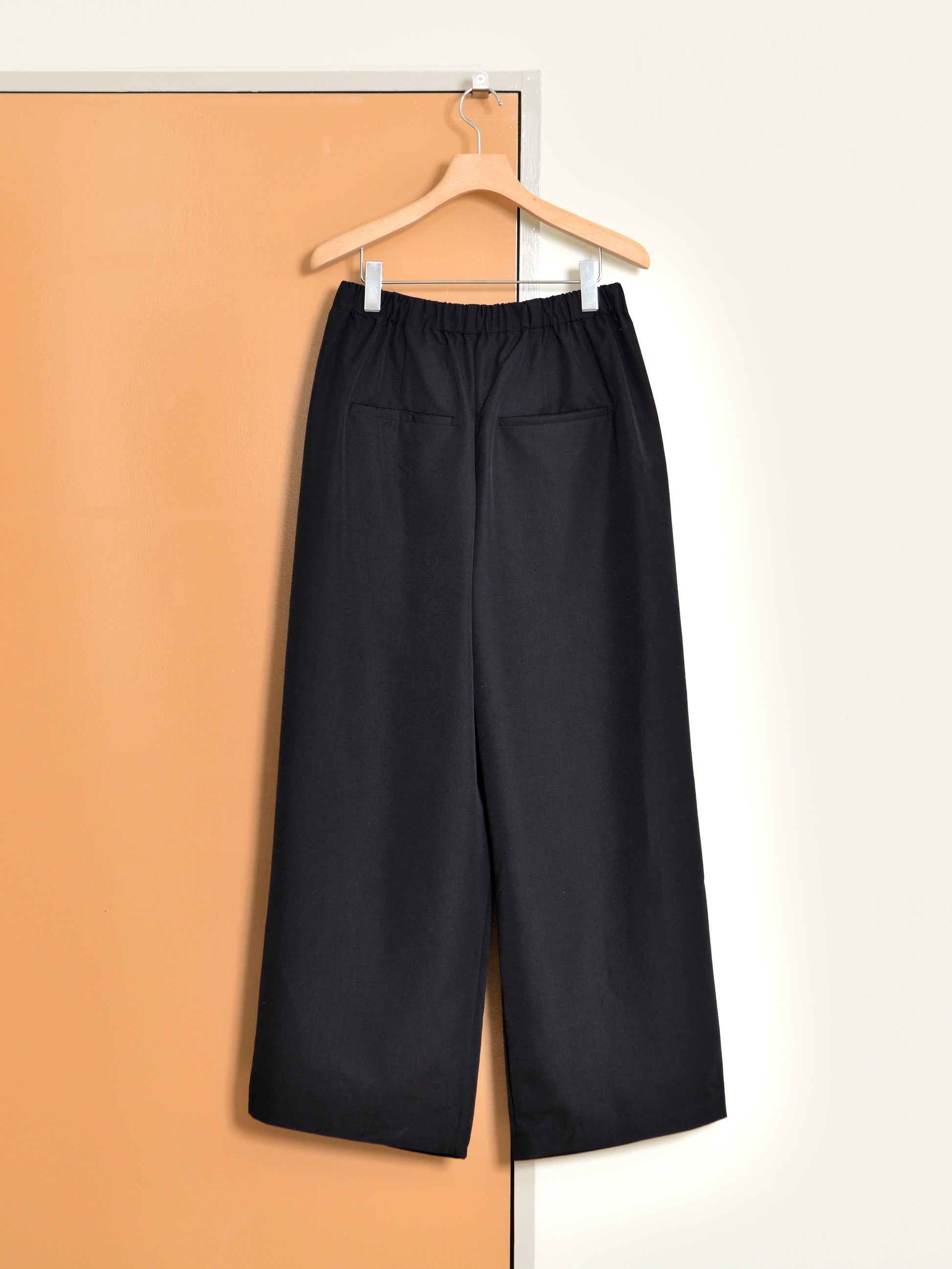 Antwort アントワート SMOOTH TAFTA DRAPE TUCK PANTS ANT-PT002 ポリエステル 通年 GRAY グレー BLACK ブラック 26AW 愛知県 名古屋 丸の内 セレクトショップ THIRD PLACE サードプレイス