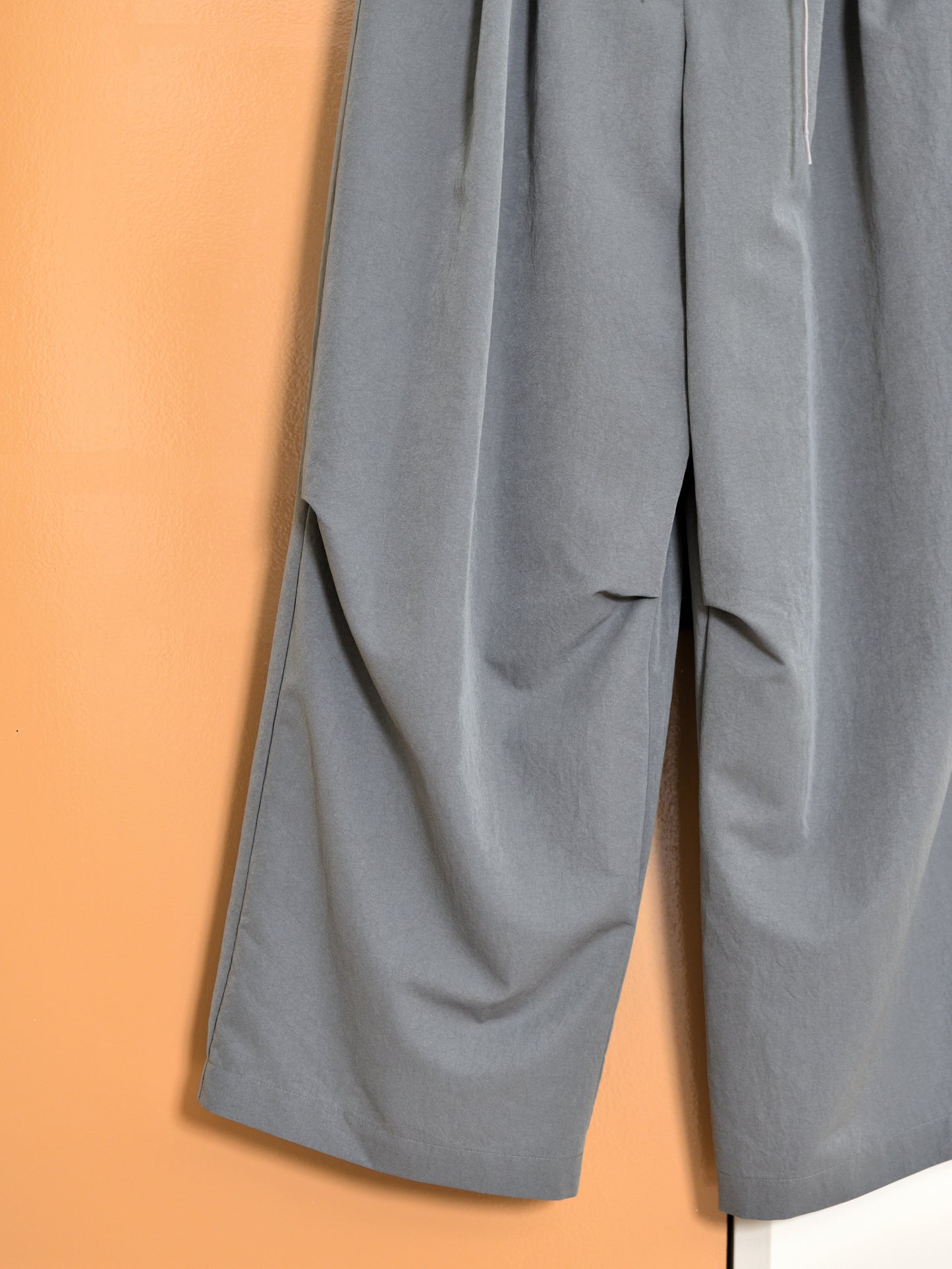 Antwort アントワート SMOOTH TAFTA DRAPE TUCK PANTS ANT-PT002 ポリエステル 通年 GRAY グレー BLACK ブラック 26AW 愛知県 名古屋 丸の内 セレクトショップ THIRD PLACE サードプレイス