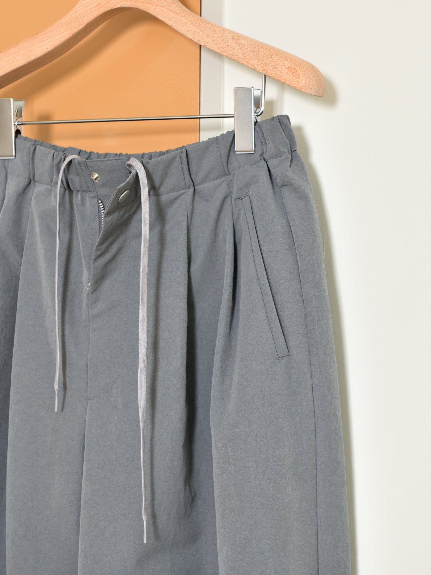 Antwort アントワート SMOOTH TAFTA DRAPE TUCK PANTS ANT-PT002 ポリエステル 通年 GRAY グレー BLACK ブラック 26AW 愛知県 名古屋 丸の内 セレクトショップ THIRD PLACE サードプレイス