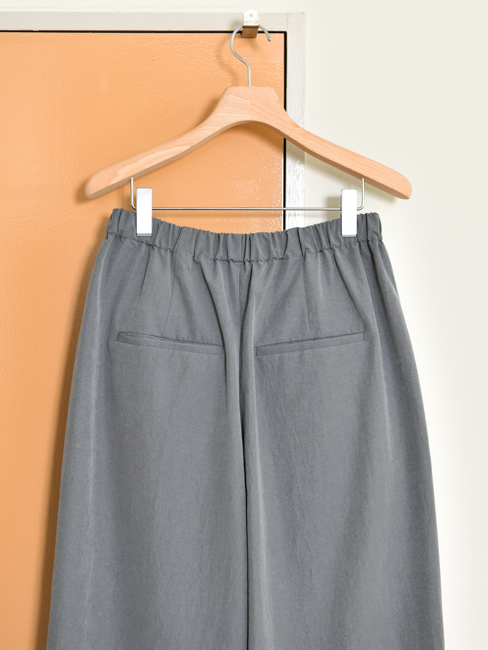 Antwort アントワート SMOOTH TAFTA DRAPE TUCK PANTS ANT-PT002 ポリエステル 通年 GRAY グレー BLACK ブラック 26AW 愛知県 名古屋 丸の内 セレクトショップ THIRD PLACE サードプレイス