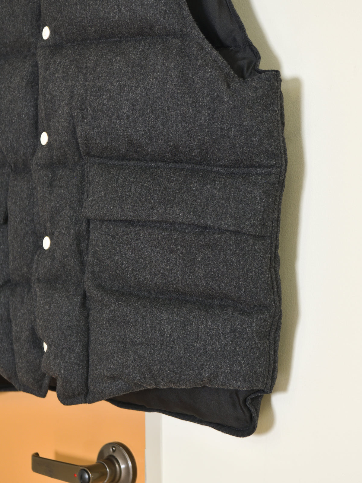 HERILL へリル Cashmere Woodchoppers Vest 26-011-HL-8350-30 CHARCOAL カシミヤ シルク ダウン DOWN ベスト 26FW 日本取り扱い 名古屋 丸の内 セレクトショップ THIRD PLACE サードプレイス