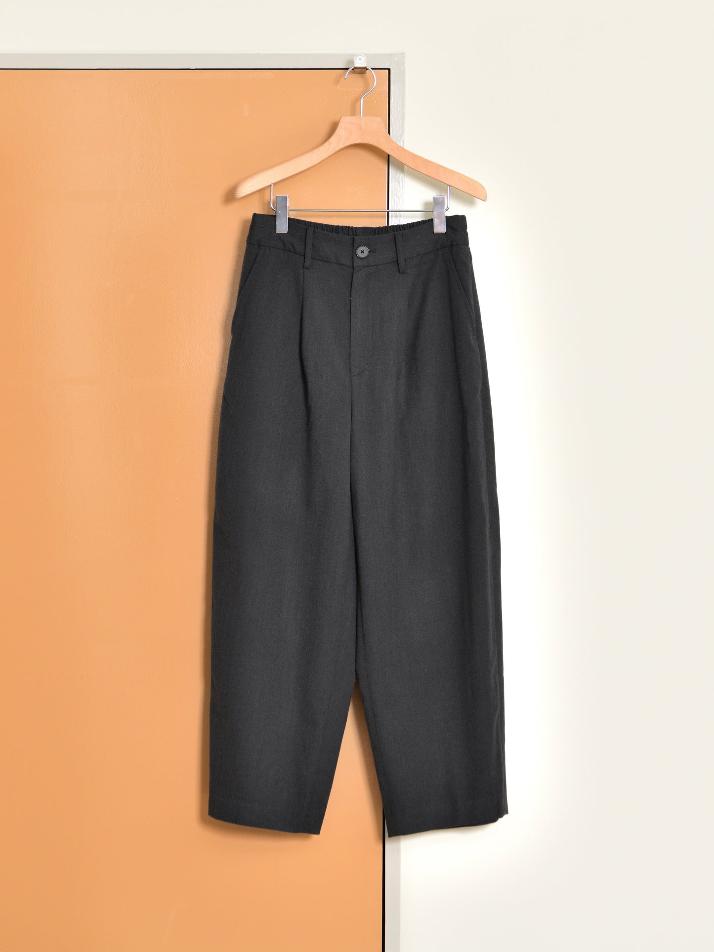 de dam foundation デダムファンデーション Wool Trousers DARK GRAY チャコール トラウザーズ ウール ベーシック オランダ ユニセックス 26AW 愛知県 名古屋 丸の内 セレクトショップ THIRD PLACE サードプレイス