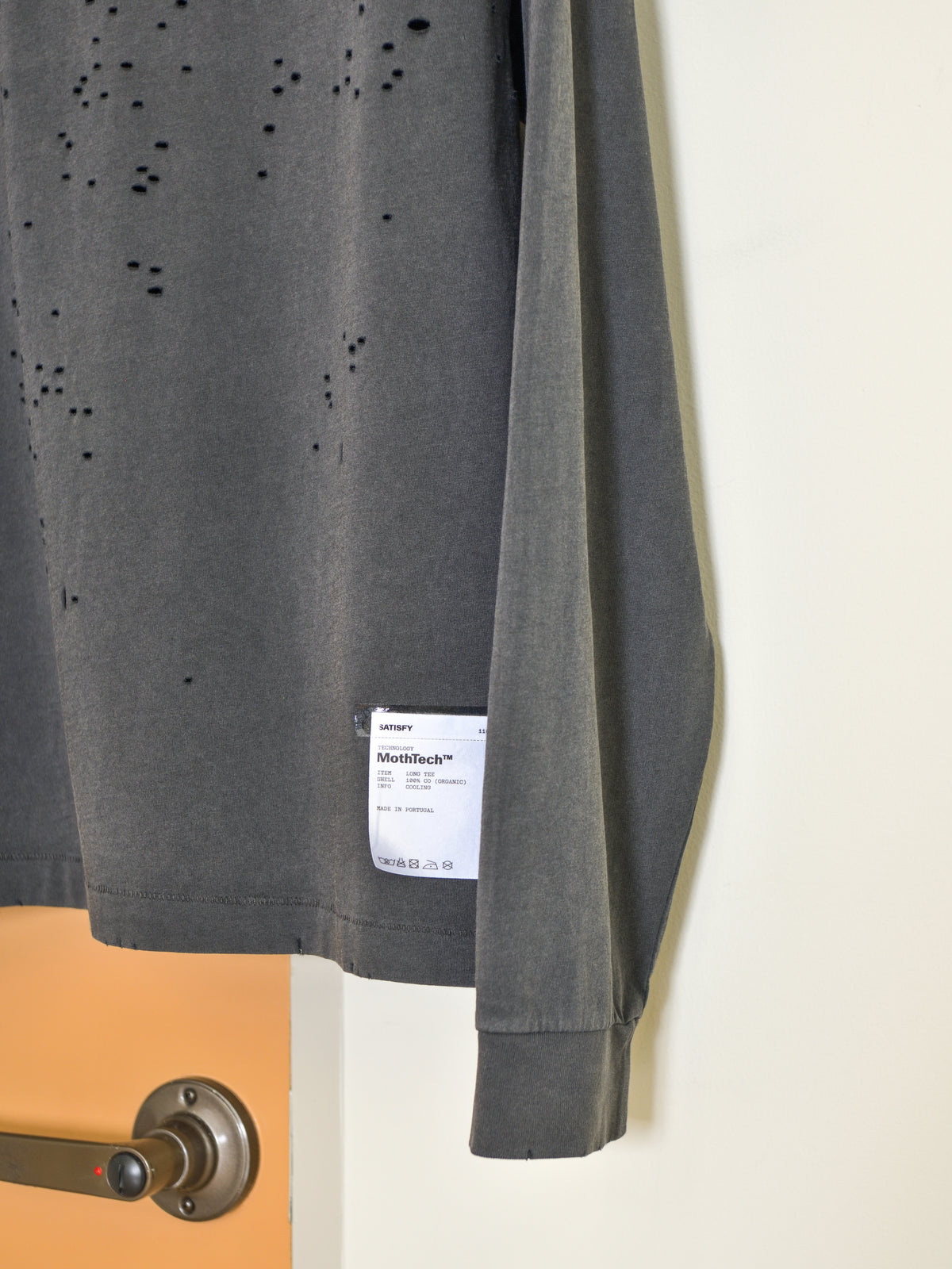 SATISFY サティスファイ MothTech Long Tee AGED BLACK 11113-00A02 ブラック ビンテージ加工 COTTON コットン フランス パリ paris 26FW 日本取り扱い 名古屋 丸の内 セレクトショップ THIRD PLACE サードプレイス