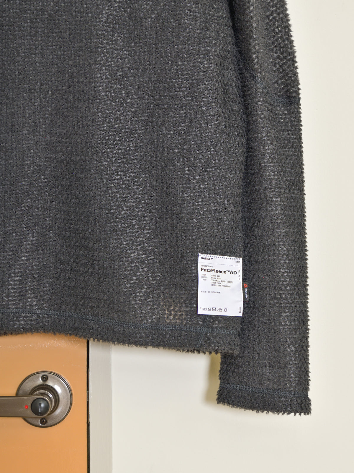SATISFY サティスファイ FuzzFleece AD Long Tee PHANTOM 11067-88000 ブラック グレー POLYESTER ポリエステル Polartec ポーラテック フリース インナー インサレーション フランス パリ paris 26FW 日本取り扱い 名古屋 丸の内 セレクトショップ THIRD PLACE サードプレイス