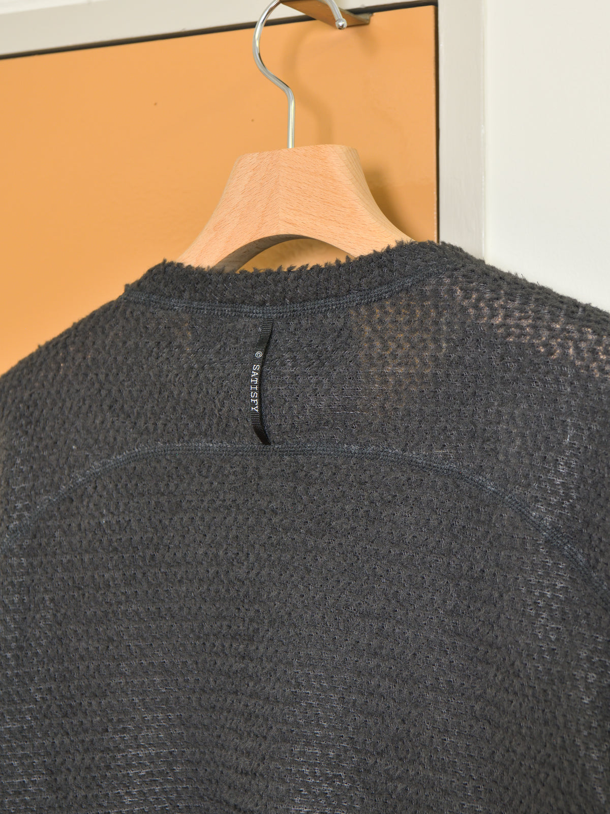 SATISFY サティスファイ FuzzFleece AD Long Tee PHANTOM 11067-88000 ブラック グレー POLYESTER ポリエステル Polartec ポーラテック フリース インナー インサレーション フランス パリ paris 26FW 日本取り扱い 名古屋 丸の内 セレクトショップ THIRD PLACE サードプレイス