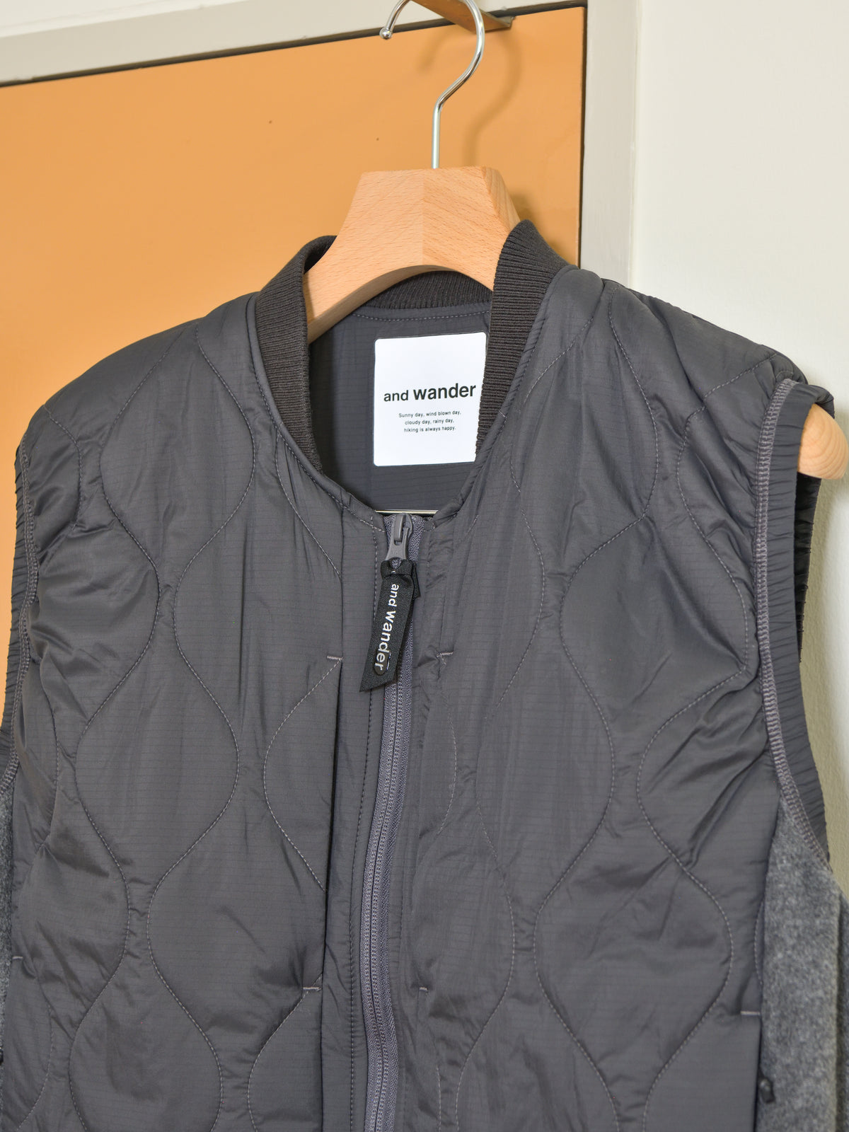 andwander アンドワンダー quilting fleece vest 574-6281041 GRAY グレー フリース ベスト ナイロン アウトドア 登山 キャンプ 26FW 日本取り扱い 名古屋 丸の内 セレクトショップ THIRD PLACE サードプレイス