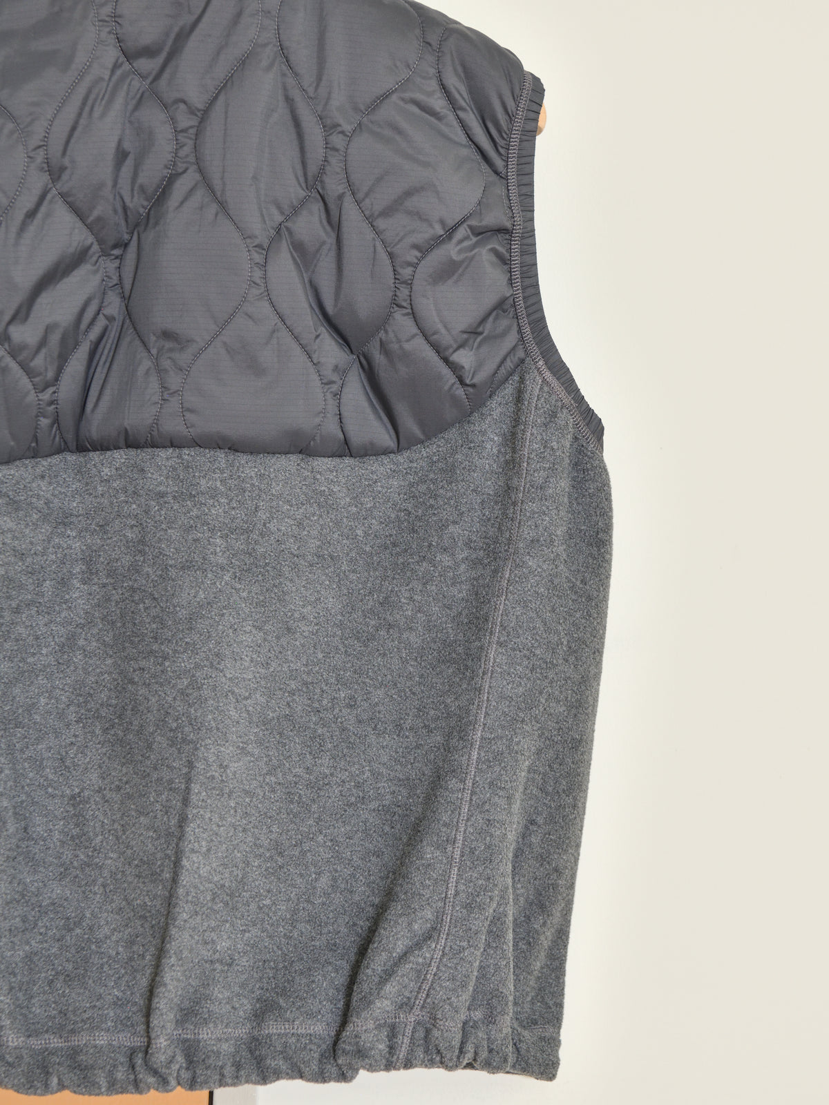 andwander アンドワンダー quilting fleece vest 574-6281041 GRAY グレー フリース ベスト ナイロン アウトドア 登山 キャンプ 26FW 日本取り扱い 名古屋 丸の内 セレクトショップ THIRD PLACE サードプレイス