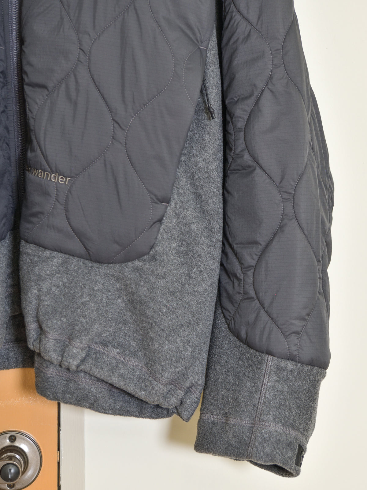 andwander アンドワンダー quilting fleece jacket 574-6281040 GRAY グレー フリース ジャケット ナイロン アウトドア 登山 キャンプ 26FW 日本取り扱い 名古屋 丸の内 セレクトショップ THIRD PLACE サードプレイス