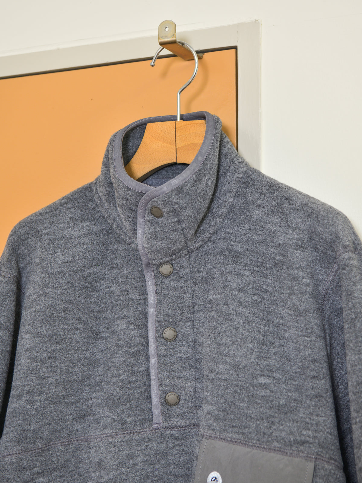 andwander アンドワンダー wool fleece pullover 574-6281053 GRAY グレー フリース ウール ポリエステル アウトドア 登山 キャンプ 26FW 日本取り扱い 名古屋 丸の内 セレクトショップ THIRD PLACE サードプレイス