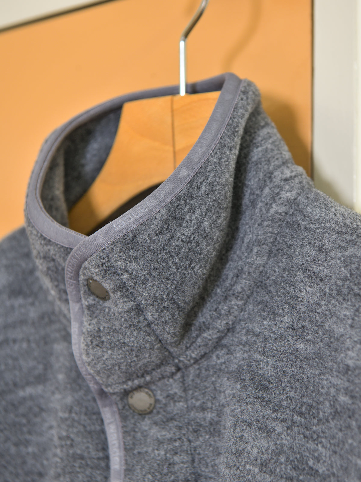 andwander アンドワンダー wool fleece pullover 574-6281053 GRAY グレー フリース ウール ポリエステル アウトドア 登山 キャンプ 26FW 日本取り扱い 名古屋 丸の内 セレクトショップ THIRD PLACE サードプレイス