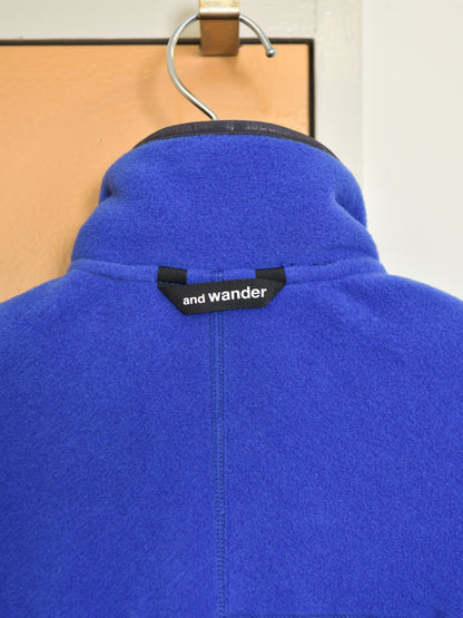 andwander アンドワンダー wool fleece pullover 574-6281053 BLUE ブルー フリース ウール ポリエステル アウトドア 登山 キャンプ 26FW 日本取り扱い 名古屋 丸の内 セレクトショップ THIRD PLACE サードプレイス