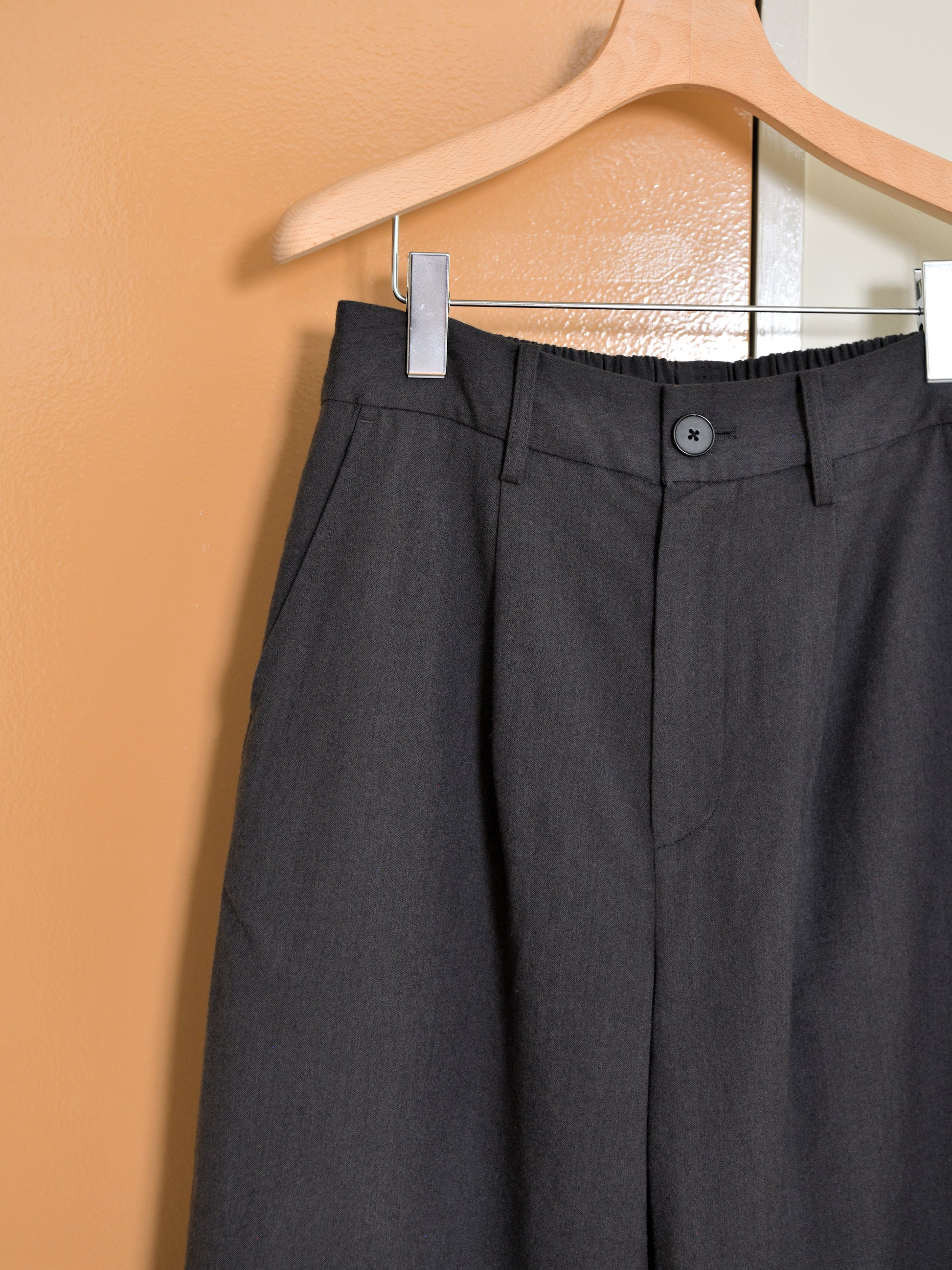 de dam foundation デダムファンデーション Wool Trousers DARK GRAY チャコール トラウザーズ ウール ベーシック オランダ ユニセックス 26AW 愛知県 名古屋 丸の内 セレクトショップ THIRD PLACE サードプレイス