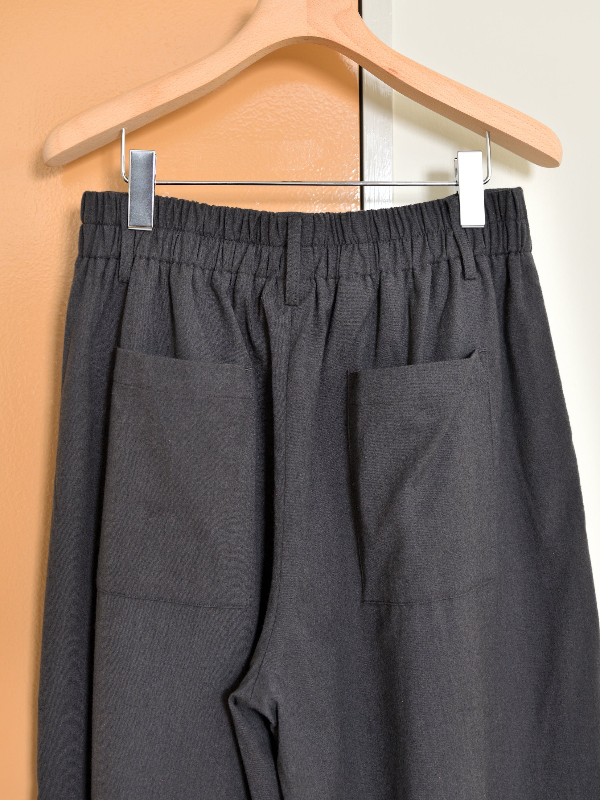 de dam foundation デダムファンデーション Wool Trousers DARK GRAY チャコール トラウザーズ ウール ベーシック オランダ ユニセックス 26AW 愛知県 名古屋 丸の内 セレクトショップ THIRD PLACE サードプレイス