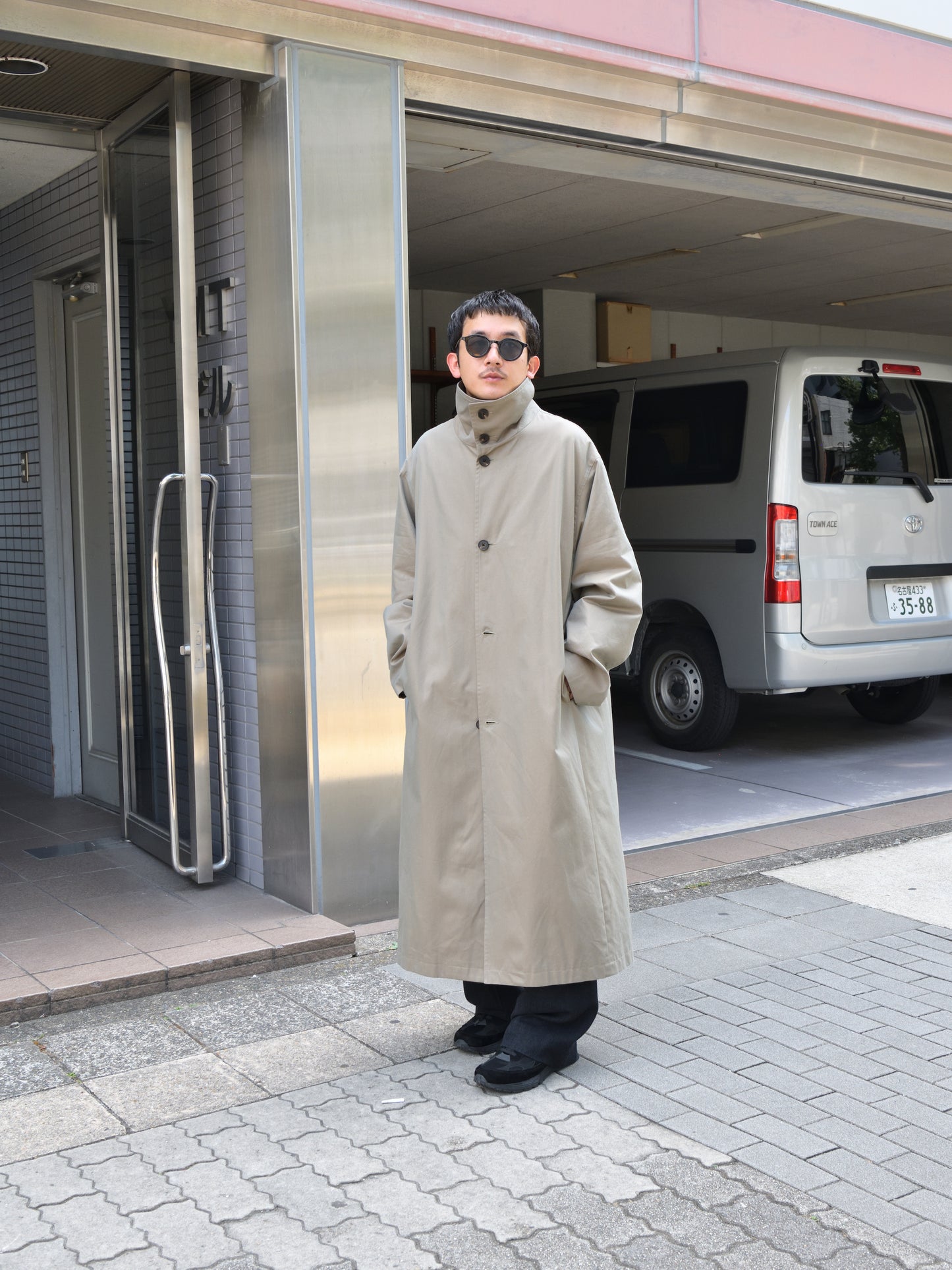 de dam foundation デダムファンデーション Cotton Gabardine Trench Coat KHAKI カーキ コート ベーシック オランダ ユニセックス 26AW 愛知県 名古屋 丸の内 セレクトショップ THIRD PLACE サードプレイス