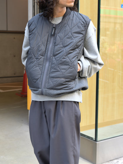 andwander アンドワンダー quilting fleece vest 574-6281041 GRAY グレー フリース ベスト ナイロン アウトドア 登山 キャンプ 26FW 日本取り扱い 名古屋 丸の内 セレクトショップ THIRD PLACE サードプレイス