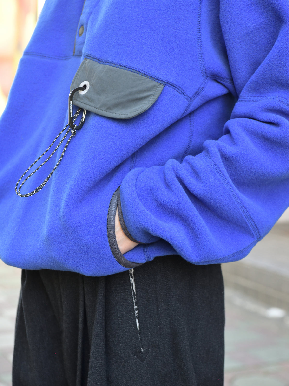 andwander アンドワンダー wool fleece pullover 574-6281053 BLUE ブルー フリース ウール ポリエステル アウトドア 登山 キャンプ 26FW 日本取り扱い 名古屋 丸の内 セレクトショップ THIRD PLACE サードプレイス