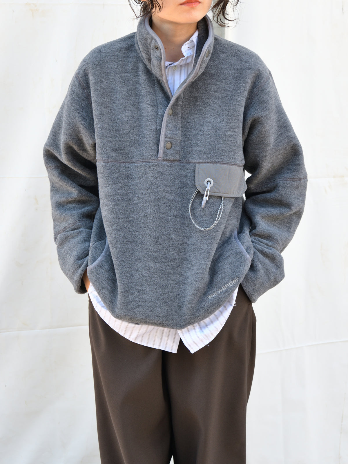 andwander アンドワンダー wool fleece pullover 574-6281053 GRAY グレー フリース ウール ポリエステル アウトドア 登山 キャンプ 26FW 日本取り扱い 名古屋 丸の内 セレクトショップ THIRD PLACE サードプレイス