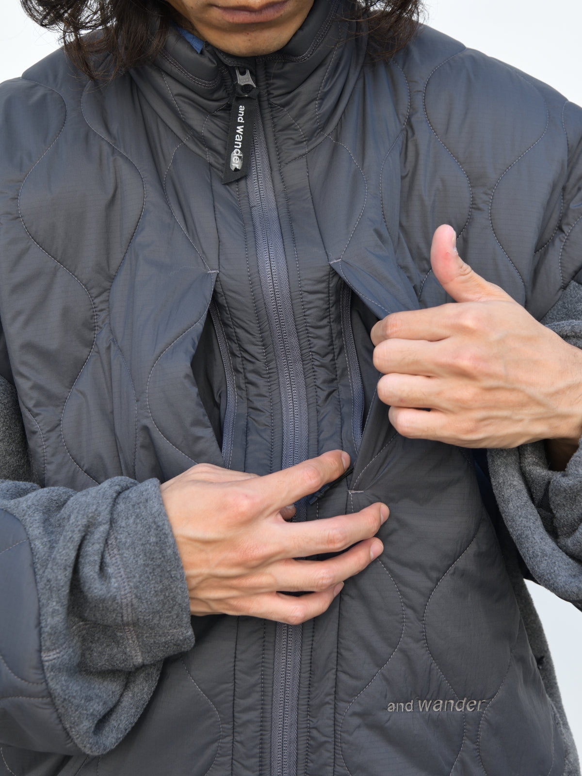 andwander アンドワンダー quilting fleece jacket 574-6281040 GRAY グレー フリース ジャケット ナイロン アウトドア 登山 キャンプ 26FW 日本取り扱い 名古屋 丸の内 セレクトショップ THIRD PLACE サードプレイス