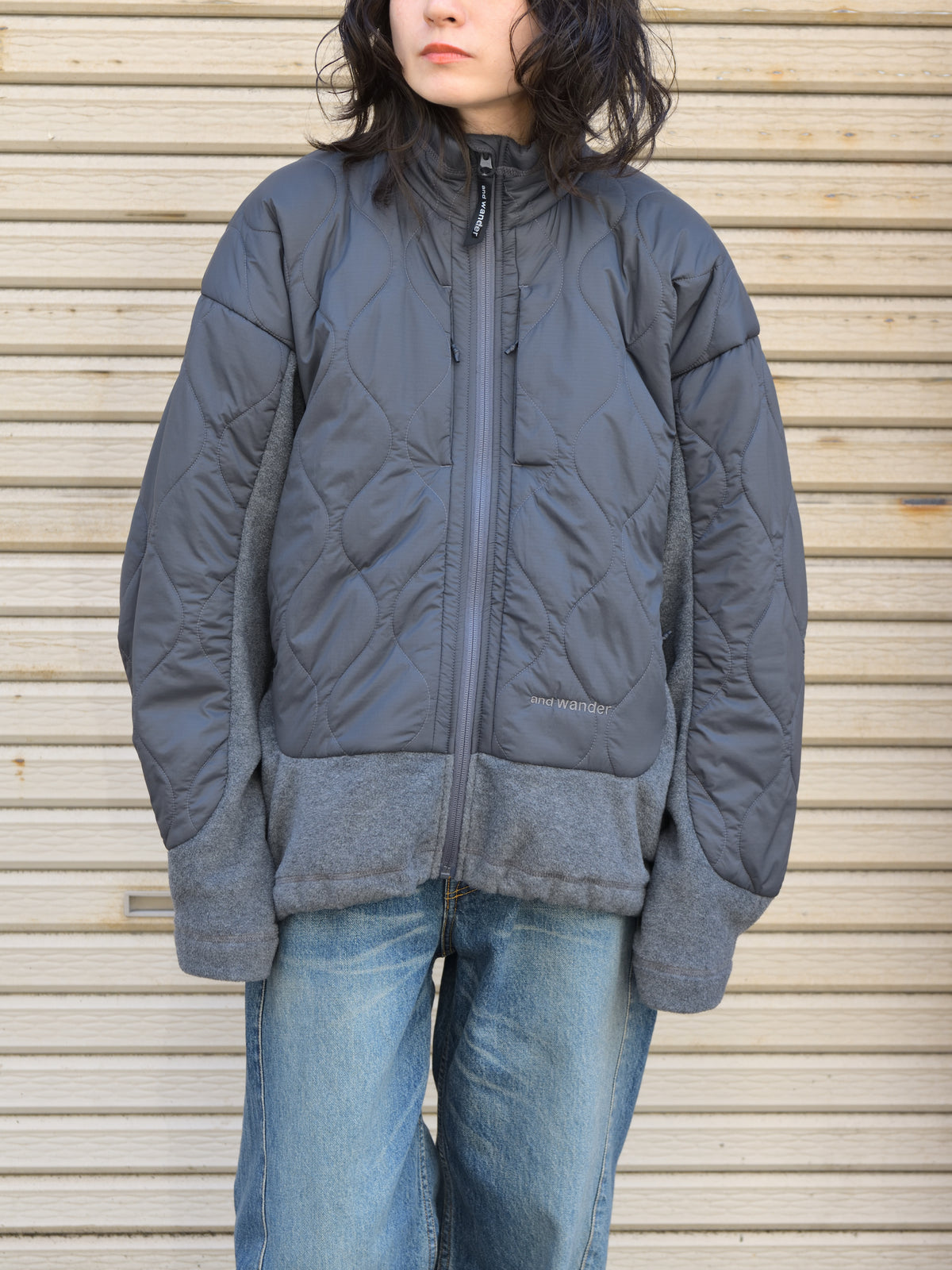 andwander アンドワンダー quilting fleece jacket 574-6281040 GRAY グレー フリース ジャケット ナイロン アウトドア 登山 キャンプ 26FW 日本取り扱い 名古屋 丸の内 セレクトショップ THIRD PLACE サードプレイス