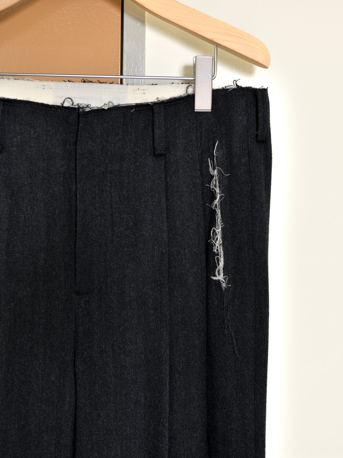ISSUETHINGS イシューシングス 26b/118-w-00 別注 スラックス BLACK ウール 26AW 愛知県 名古屋 丸の内 ユニセックス セレクトショップ THIRD PLACE サードプレイス