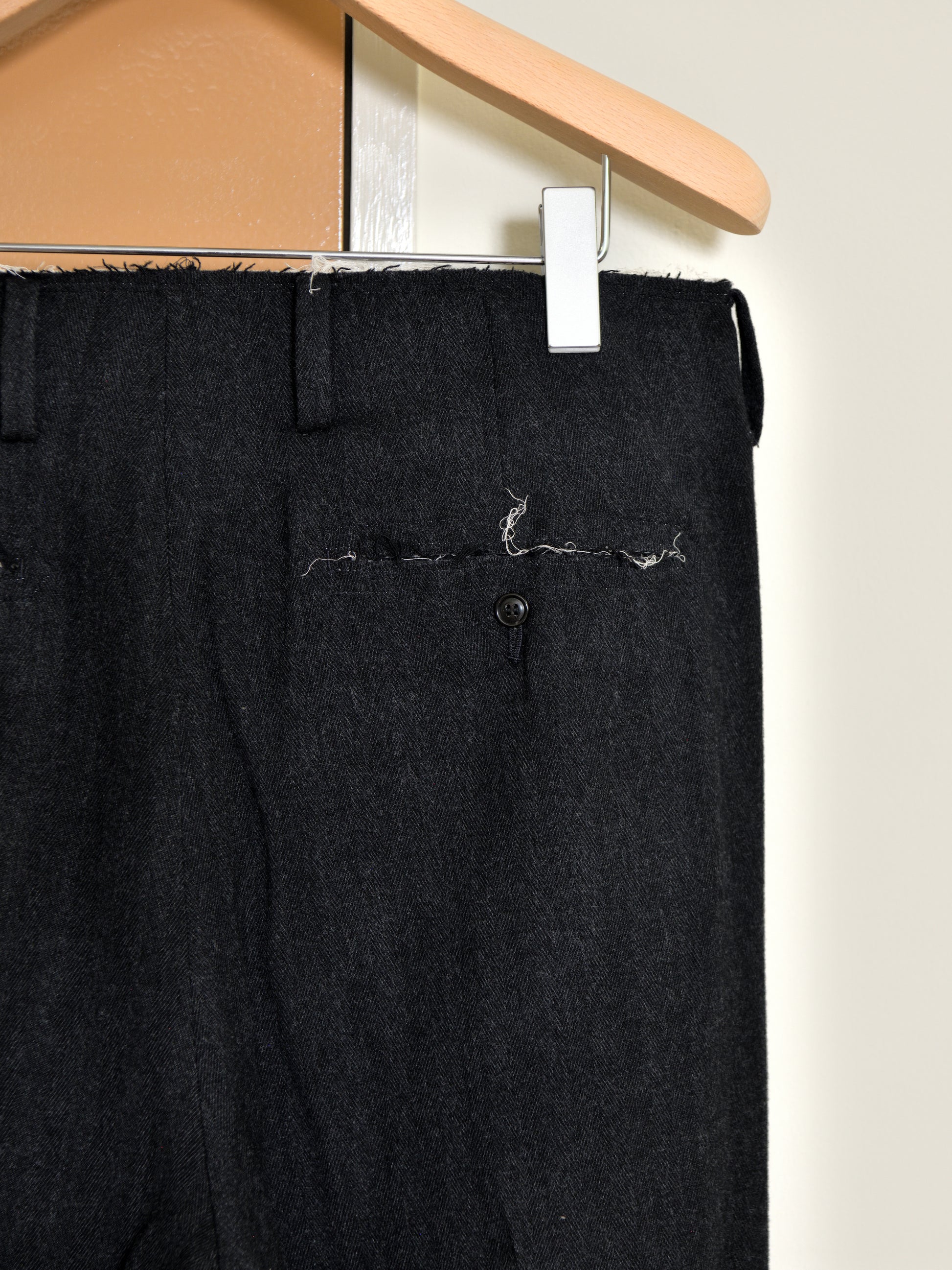 ISSUETHINGS イシューシングス 26b/118-w-00 別注 スラックス BLACK ウール 26AW 愛知県 名古屋 丸の内 ユニセックス セレクトショップ THIRD PLACE サードプレイス