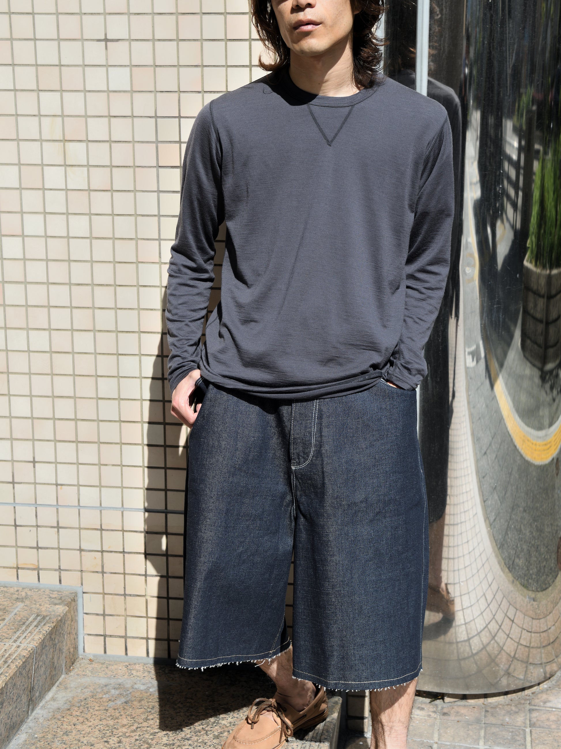and wander アンドワンダー merino base LS T 574-6964026 メリノウール アウトドア 快適 charcoal チャコール 日本 名古屋 セレクトショップ THIRD PLACE サードプレイス 名古屋 愛知県 東海 セレクトショップ THIRD PLACE サードプレイス