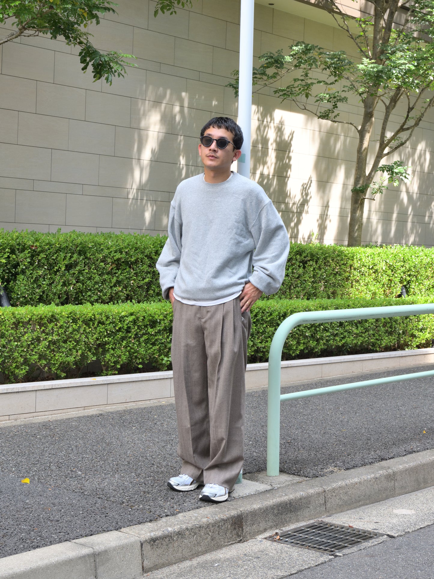 JERZEES HOODIE SWEAT パーカー スウェット 現行 別注 ISSUETHINGS イシューシングス 26b/118-w-00 別注 スラックス BLACK BEAGE ウール 26AW 愛知県 名古屋 丸の内 ユニセックス セレクトショップ THIRD PLACE サードプレイス