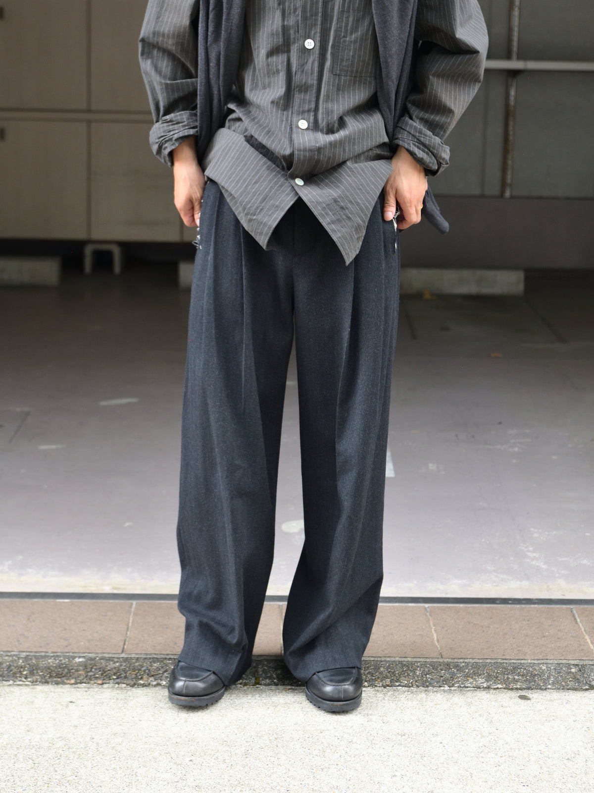 ISSUETHINGS イシューシングス 26b/118-w-00 別注 スラックス BLACK ウール 26AW 愛知県 名古屋 丸の内 ユニセックス セレクトショップ THIRD PLACE サードプレイス
