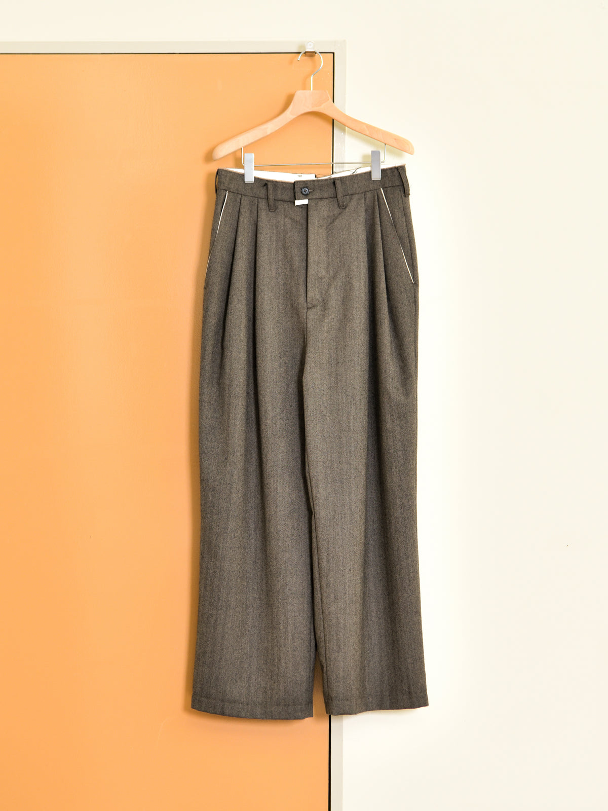 CAMIEL FORTGENS カミエルフォートヘンス SUIT PANTS HERRINGBONE ヘリンボーン BEIGE ベージュ CF.20.06.09.01 パンツ ウール オランダ 26aw 春夏 日本取り扱い 名古屋 丸の内 セレクトショップ THIRD PLACE サードプレイス