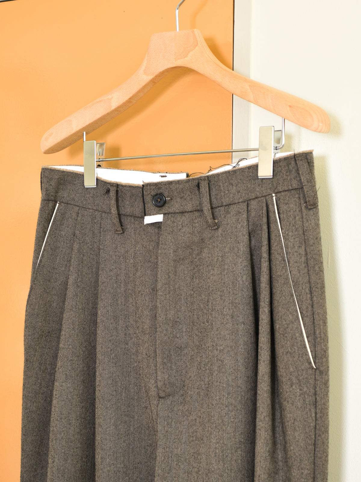 CAMIEL FORTGENS カミエルフォートヘンス SUIT PANTS HERRINGBONE ヘリンボーン BEIGE ベージュ CF.20.06.09.01 パンツ ウール オランダ 26aw 春夏 日本取り扱い 名古屋 丸の内 セレクトショップ THIRD PLACE サードプレイス
