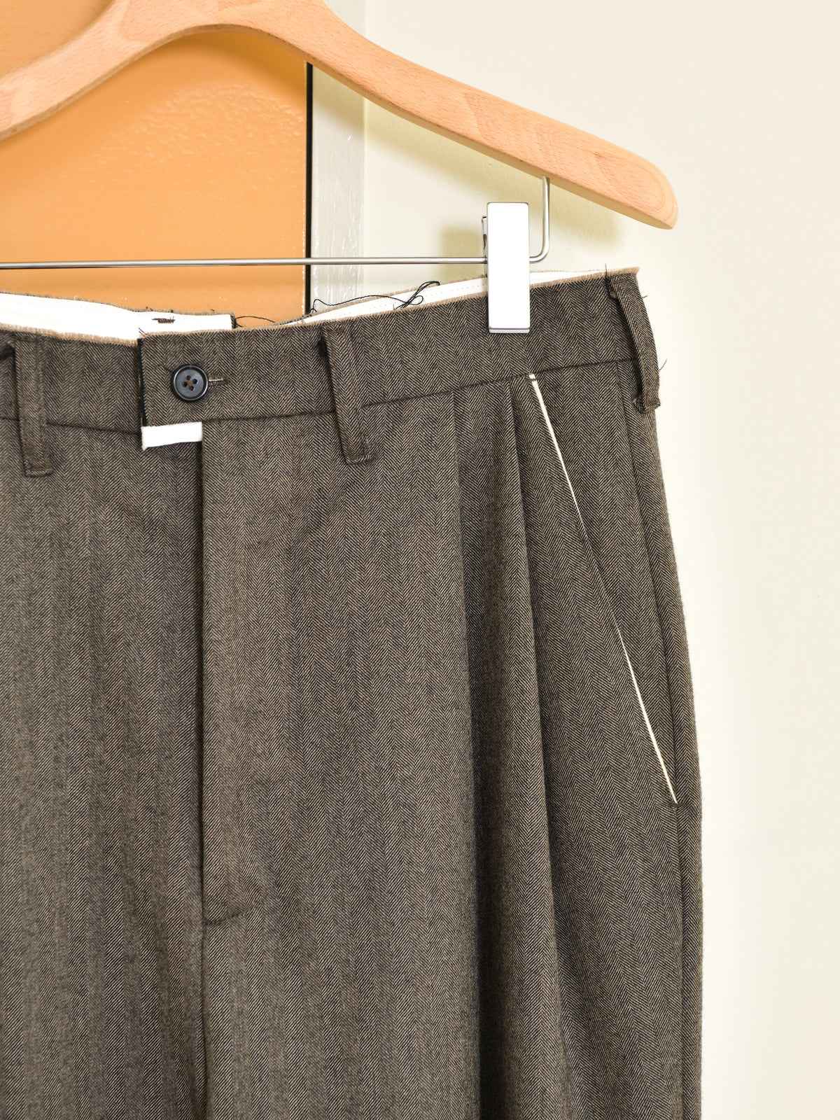 CAMIEL FORTGENS カミエルフォートヘンス SUIT PANTS HERRINGBONE ヘリンボーン BEIGE ベージュ CF.20.06.09.01 パンツ ウール オランダ 26aw 春夏 日本取り扱い 名古屋 丸の内 セレクトショップ THIRD PLACE サードプレイス