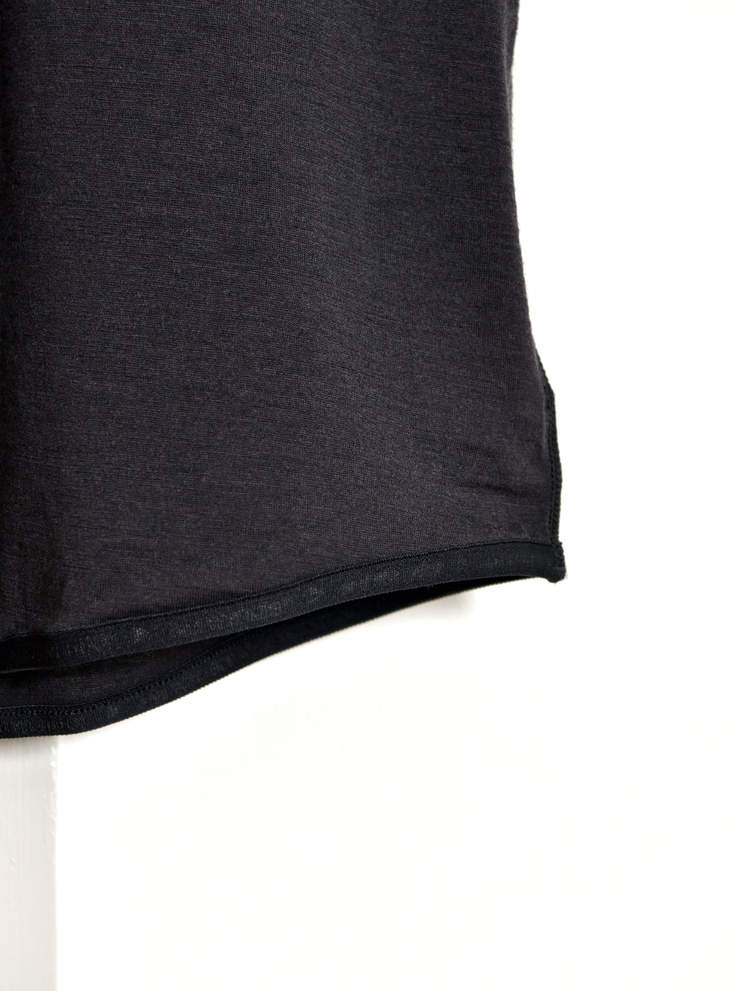 and wander アンドワンダー merino base Tank Top 574-6964028 メリノウール アウトドア 快適 オフホワイト offwhite チャコール charcoal ブラック black タンクトップ 日本 名古屋 セレクトショップ THIRD PLACE サードプレイス 名古屋 愛知県 東海 セレクトショップ THIRD PLACE サードプレイス