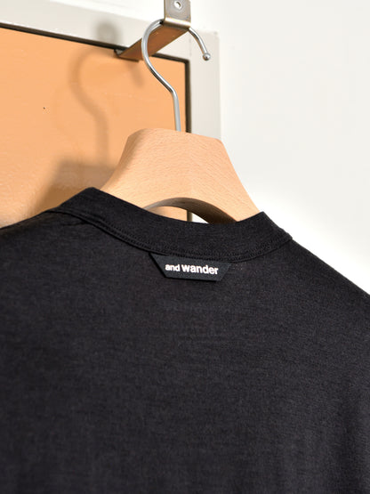 and wander アンドワンダー merino base Tank Top 574-6964028 メリノウール アウトドア 快適 オフホワイト offwhite チャコール charcoal ブラック black タンクトップ 日本 名古屋 セレクトショップ THIRD PLACE サードプレイス 名古屋 愛知県 東海 セレクトショップ THIRD PLACE サードプレイス