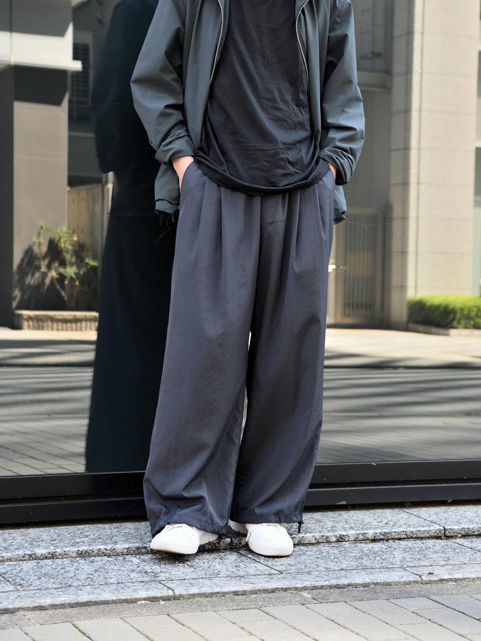 YOKE ヨーク Silk Nylon 2Pleated Easy Pants YK26SS01177P ナイロン シルク スラックス ネイビー 26SS 日本取り扱い 名古屋 丸の内 セレクトショップ THIRD PLACE サードプレイス