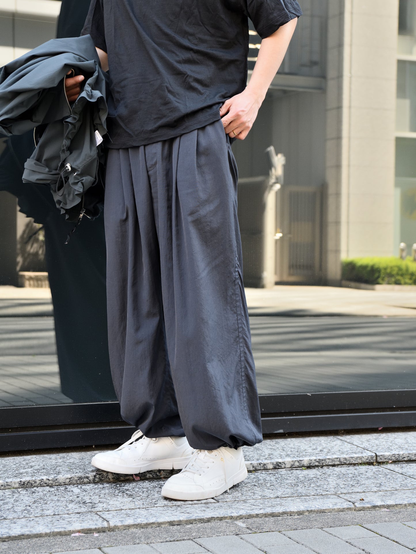 YOKE ヨーク Silk Nylon 2Pleated Easy Pants YK26SS01177P ナイロン シルク スラックス ネイビー 26SS 日本取り扱い 名古屋 丸の内 セレクトショップ THIRD PLACE サードプレイス